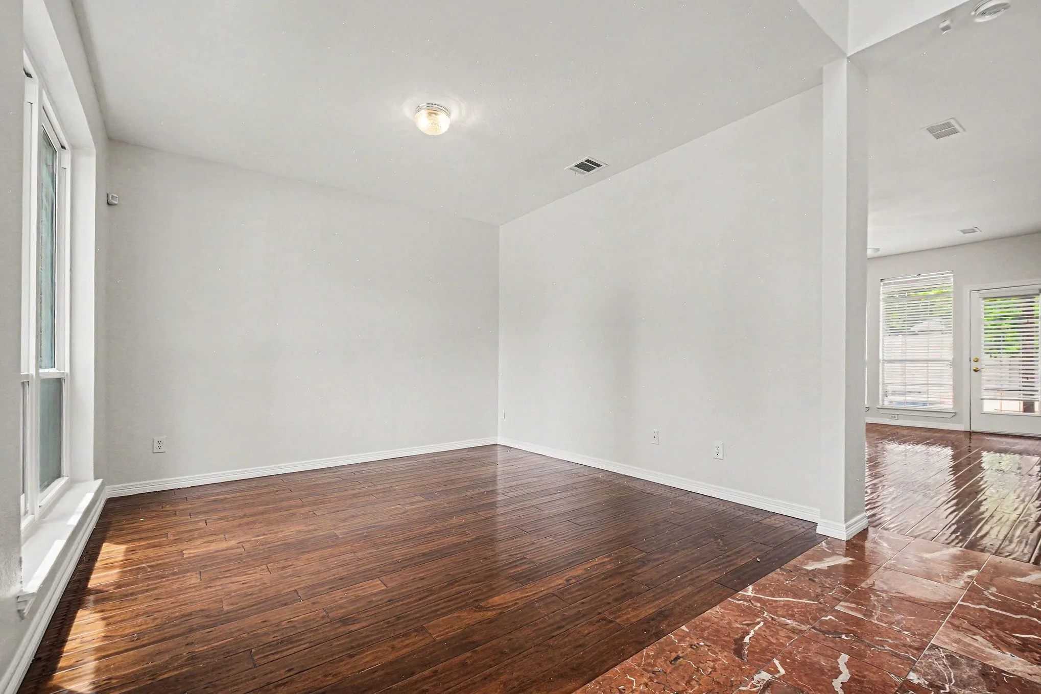 Single Family Residence For Sale in Collin County , 7633 Brownley Place, Plano, Texas 75025, 4 Bedroom, 3 Bathroom, 2 Garage spaces, 2,678 Sqft, built in 1993, mls#21273704, Real Estate Agent in Plano, Homes For Sale in Collin county, Homes For Sale in Plano, Realtor in Plano Texas, Real Estate Brokerage Independent Realty Texas, Luminita Cordes Realtor
