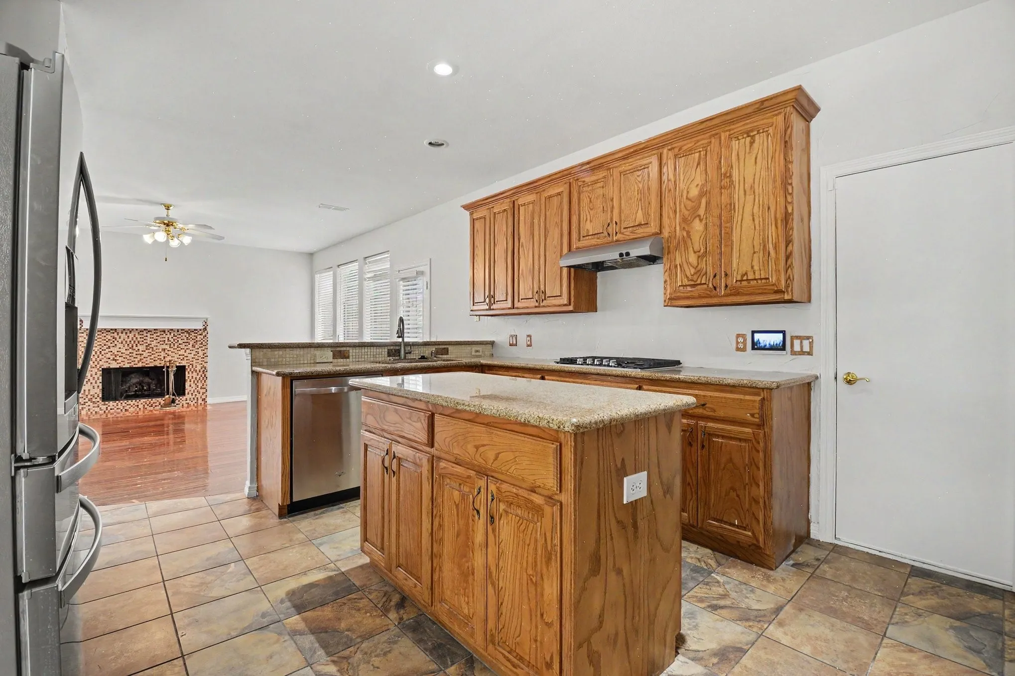 Single Family Residence For Sale in Collin County , 7633 Brownley Place, Plano, Texas 75025, 4 Bedroom, 3 Bathroom, 2 Garage spaces, 2,678 Sqft, built in 1993, mls#21273704, Real Estate Agent in Plano, Homes For Sale in Collin county, Homes For Sale in Plano, Realtor in Plano Texas, Real Estate Brokerage Independent Realty Texas, Luminita Cordes Realtor