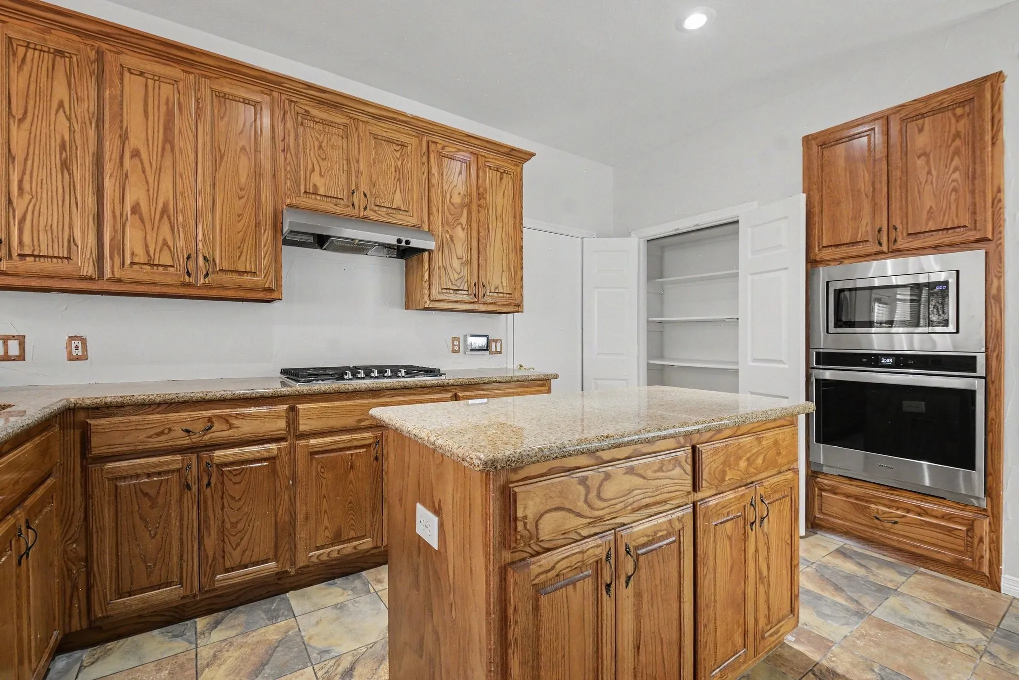 Single Family Residence For Sale in Collin County , 7633 Brownley Place, Plano, Texas 75025, 4 Bedroom, 3 Bathroom, 2 Garage spaces, 2,678 Sqft, built in 1993, mls#21273704, Real Estate Agent in Plano, Homes For Sale in Collin county, Homes For Sale in Plano, Realtor in Plano Texas, Real Estate Brokerage Independent Realty Texas, Luminita Cordes Realtor