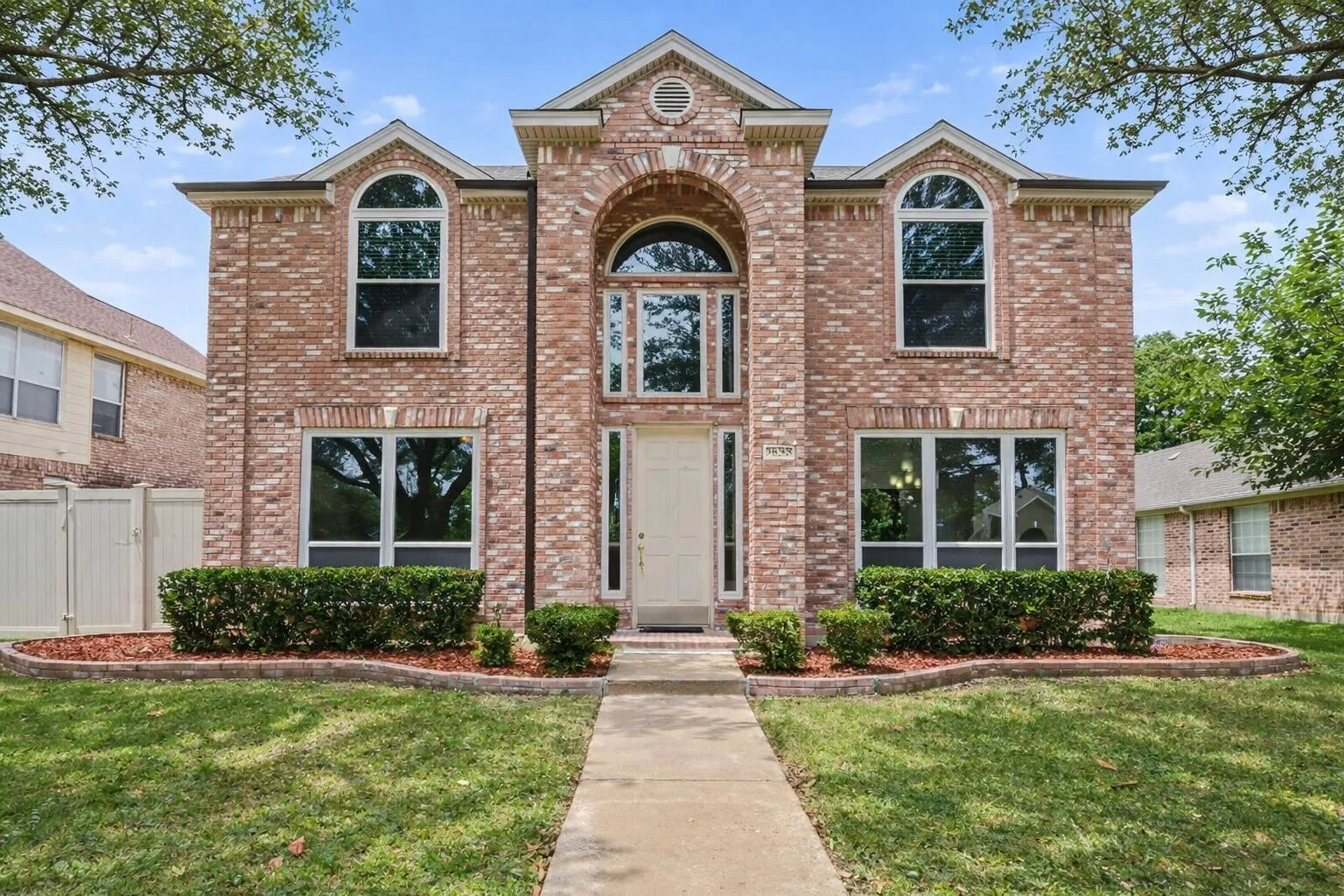 Single Family Residence For Sale in Collin County , 7633 Brownley Place, Plano, Texas 75025, 4 Bedroom, 3 Bathroom, 2 Garage spaces, 2,678 Sqft, built in 1993, mls#21273704, Real Estate Agent in Plano, Homes For Sale in Collin county, Homes For Sale in Plano, Realtor in Plano Texas, Real Estate Brokerage Independent Realty Texas, Luminita Cordes Realtor
