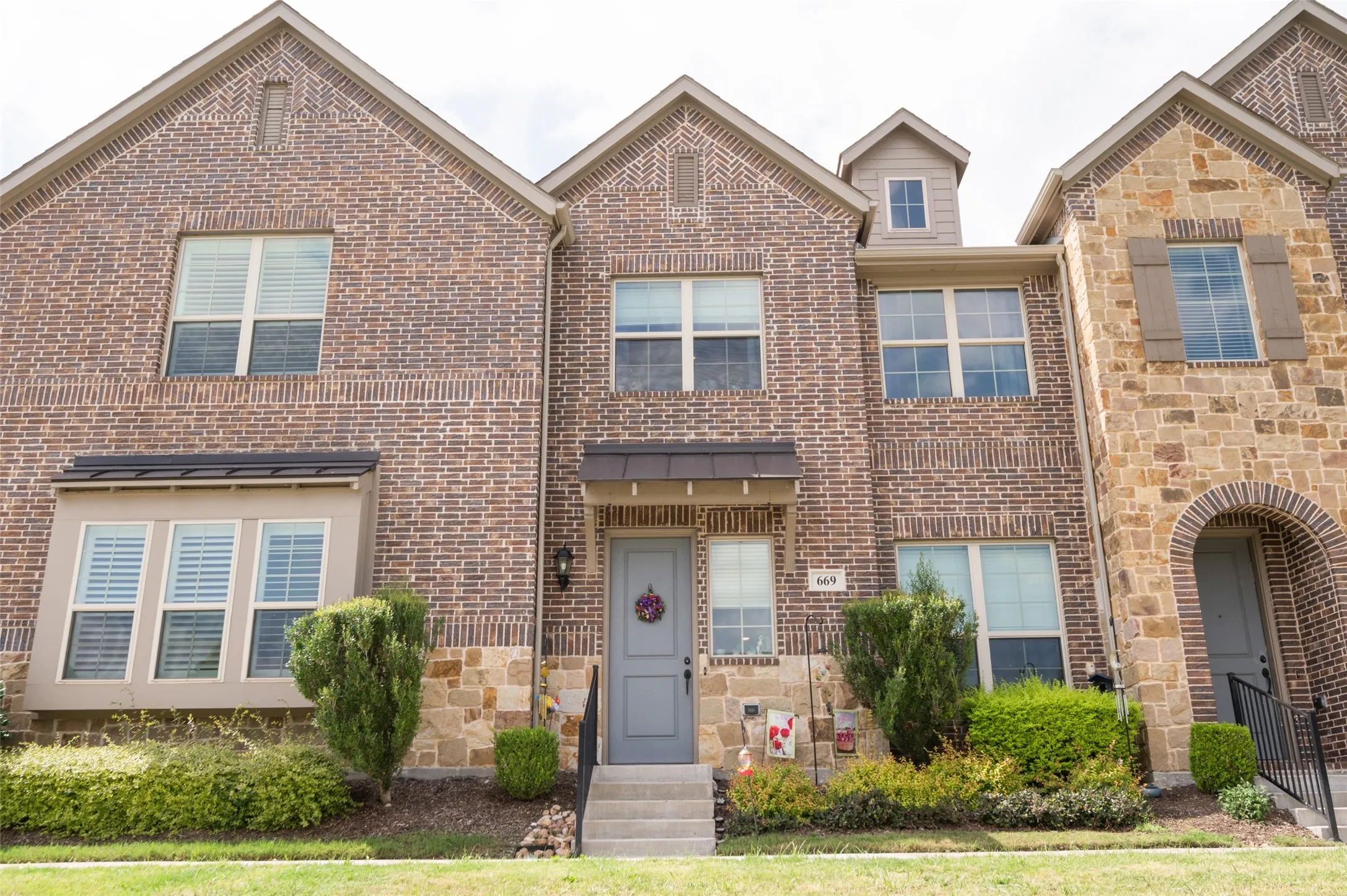Townhouse For Sale in Denton County , 669 Trail Side Drive, Lewisville, Texas 75067, 2 Bedroom, 3 Bathroom, 2 Garage spaces, 1,789 Sqft, built in 2020, mls#21271214, Real Estate Agent in Lewisville, Homes For Sale in Denton county, Homes For Sale in Lewisville, Realtor in Lewisville Texas, Real Estate Brokerage Independent Realty Texas, Luminita Cordes Realtor