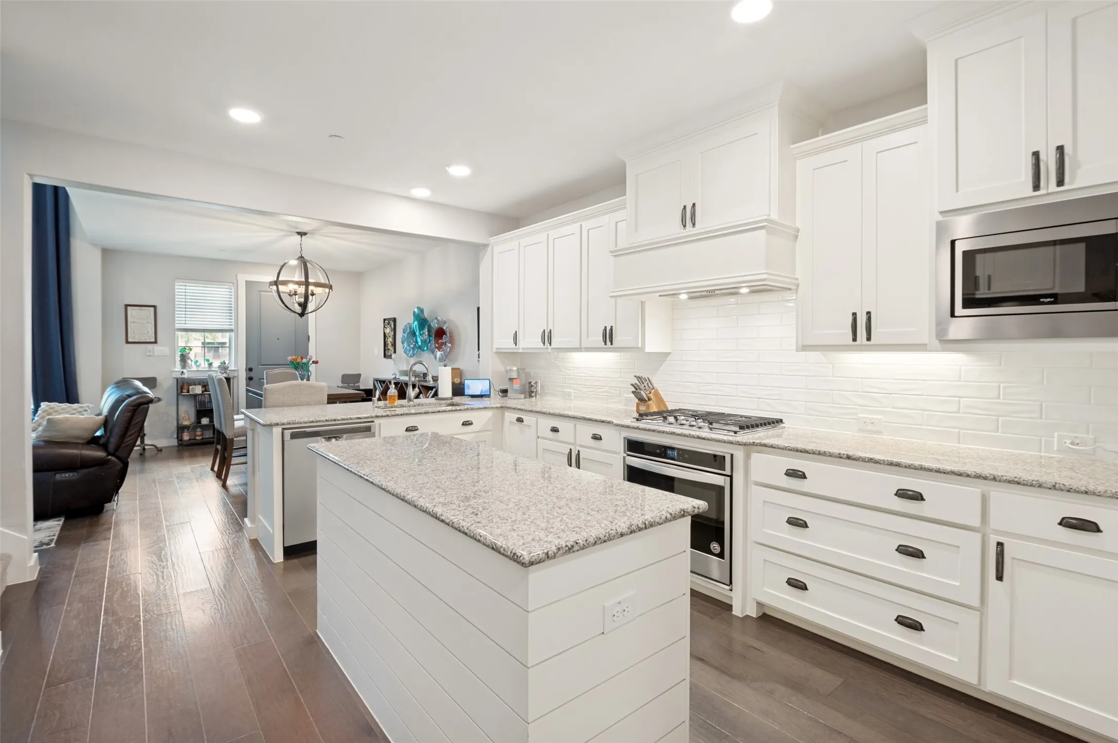 Nice size island and cabinets