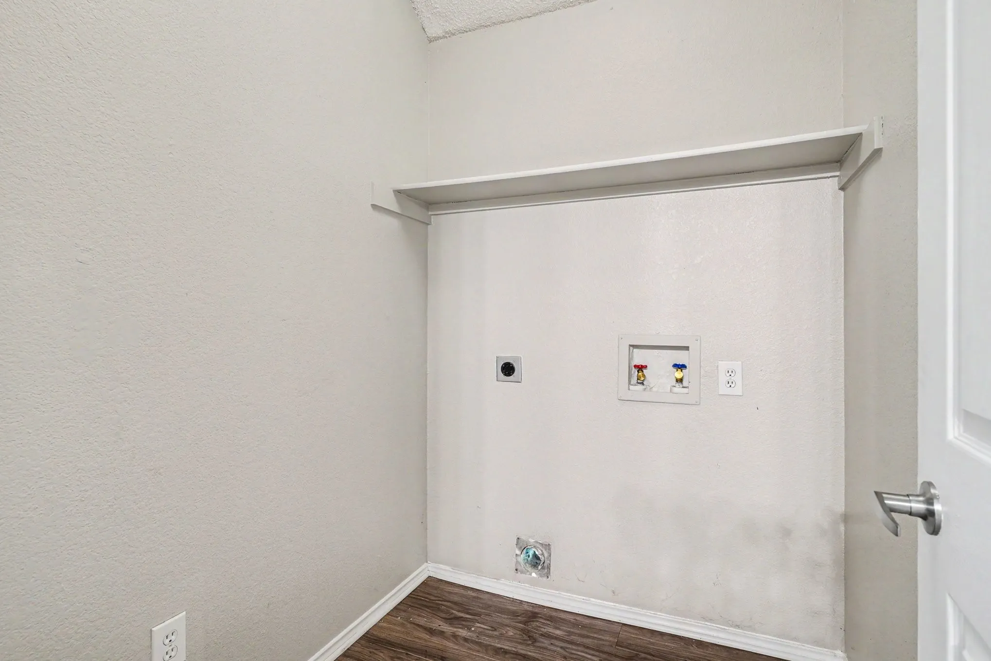 Single Family Residence For Sale in Tarrant County , 6909 Chaco Trail, Fort Worth, Texas 76137, 3 Bedroom, 2 Bathroom, 2 Garage spaces, 1,171 Sqft, built in 1997, mls#21268821, Real Estate Agent in Fort Worth, Homes For Sale in Tarrant county, Homes For Sale in Fort Worth, Realtor in Fort Worth Texas, Real Estate Brokerage Independent Realty Texas, Luminita Cordes Realtor
