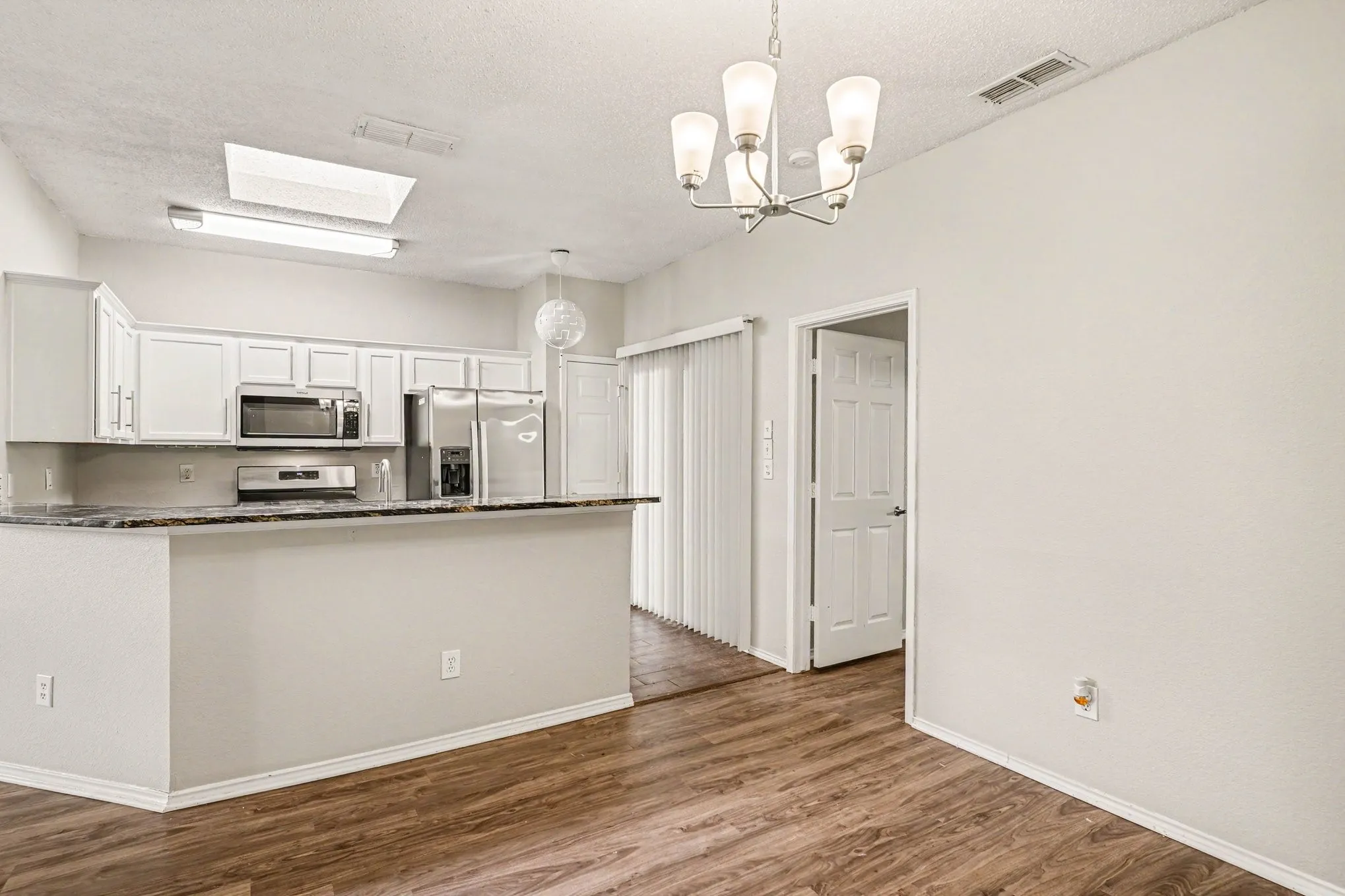 Single Family Residence For Sale in Tarrant County , 6909 Chaco Trail, Fort Worth, Texas 76137, 3 Bedroom, 2 Bathroom, 2 Garage spaces, 1,171 Sqft, built in 1997, mls#21268821, Real Estate Agent in Fort Worth, Homes For Sale in Tarrant county, Homes For Sale in Fort Worth, Realtor in Fort Worth Texas, Real Estate Brokerage Independent Realty Texas, Luminita Cordes Realtor