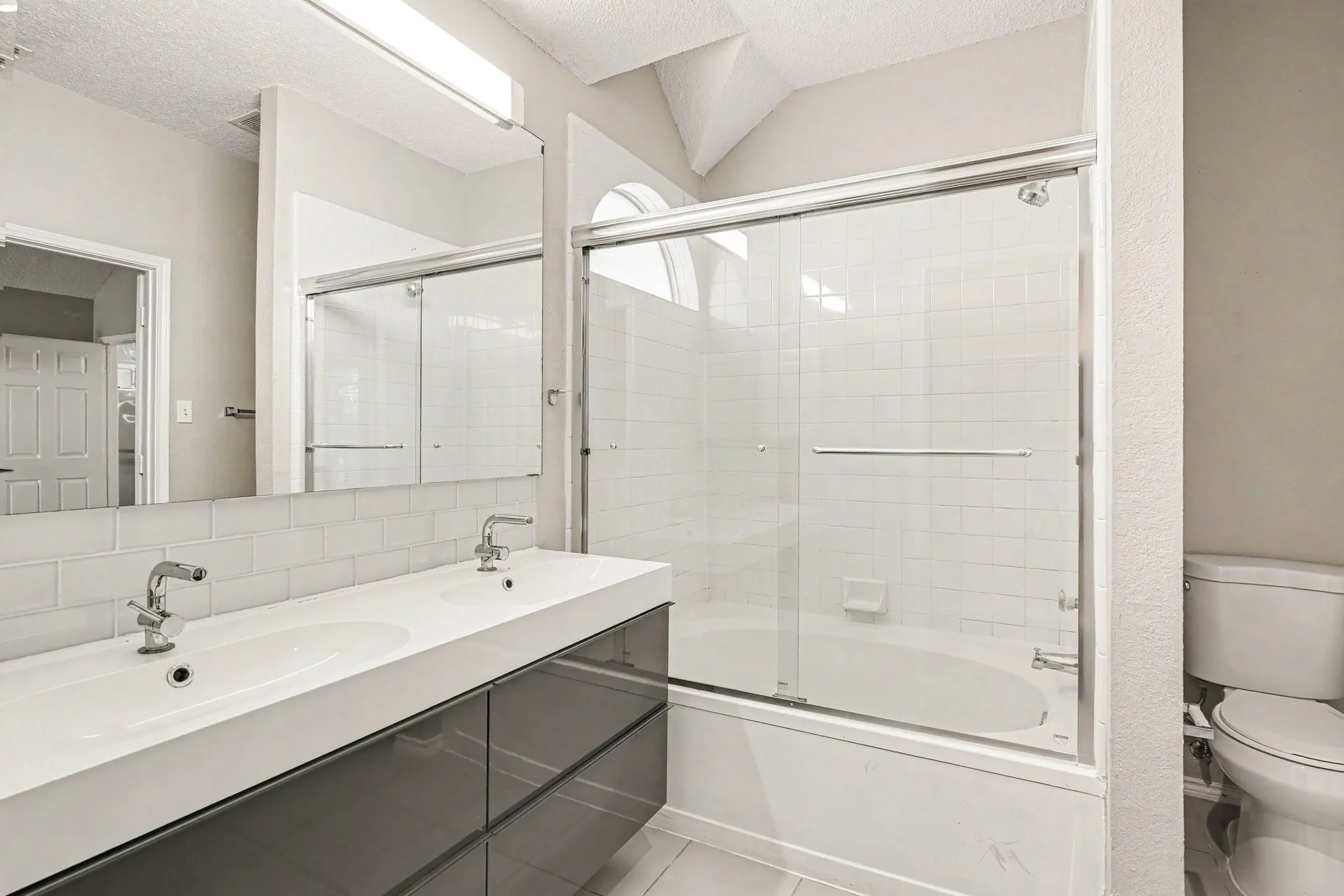 Single Family Residence For Sale in Tarrant County , 6909 Chaco Trail, Fort Worth, Texas 76137, 3 Bedroom, 2 Bathroom, 2 Garage spaces, 1,171 Sqft, built in 1997, mls#21268821, Real Estate Agent in Fort Worth, Homes For Sale in Tarrant county, Homes For Sale in Fort Worth, Realtor in Fort Worth Texas, Real Estate Brokerage Independent Realty Texas, Luminita Cordes Realtor