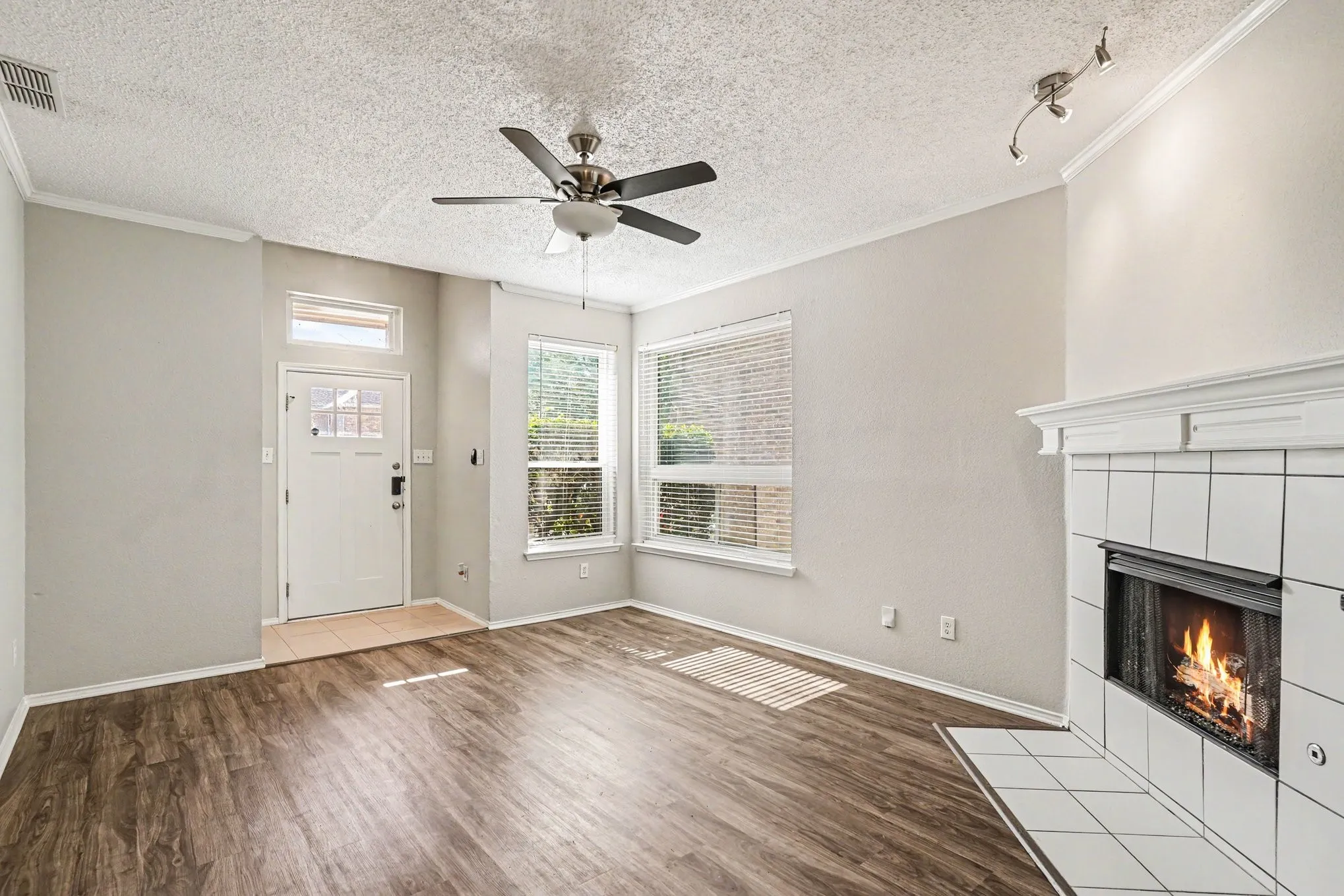 Single Family Residence For Sale in Tarrant County , 6909 Chaco Trail, Fort Worth, Texas 76137, 3 Bedroom, 2 Bathroom, 2 Garage spaces, 1,171 Sqft, built in 1997, mls#21268821, Real Estate Agent in Fort Worth, Homes For Sale in Tarrant county, Homes For Sale in Fort Worth, Realtor in Fort Worth Texas, Real Estate Brokerage Independent Realty Texas, Luminita Cordes Realtor