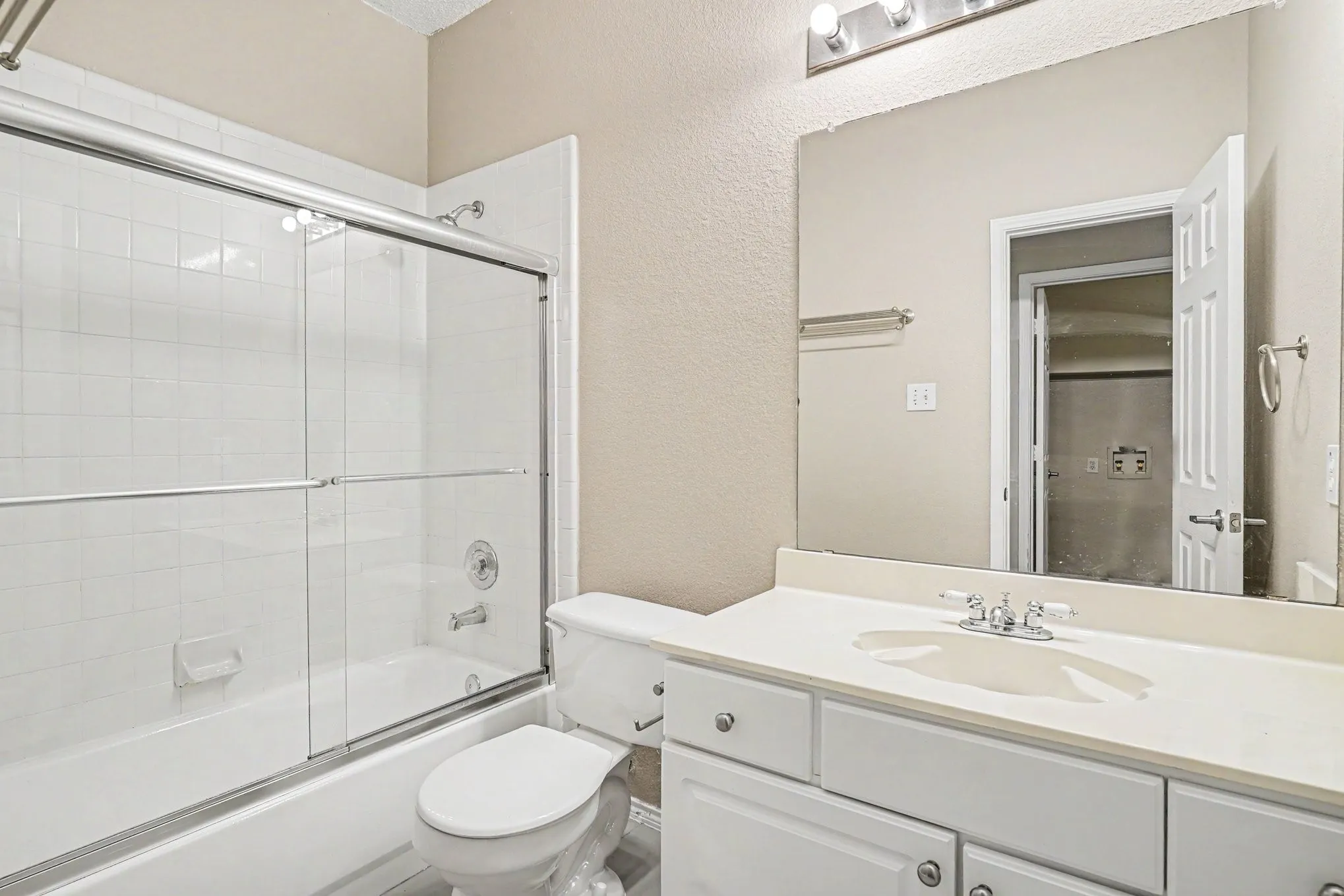 Single Family Residence For Sale in Tarrant County , 6909 Chaco Trail, Fort Worth, Texas 76137, 3 Bedroom, 2 Bathroom, 2 Garage spaces, 1,171 Sqft, built in 1997, mls#21268821, Real Estate Agent in Fort Worth, Homes For Sale in Tarrant county, Homes For Sale in Fort Worth, Realtor in Fort Worth Texas, Real Estate Brokerage Independent Realty Texas, Luminita Cordes Realtor