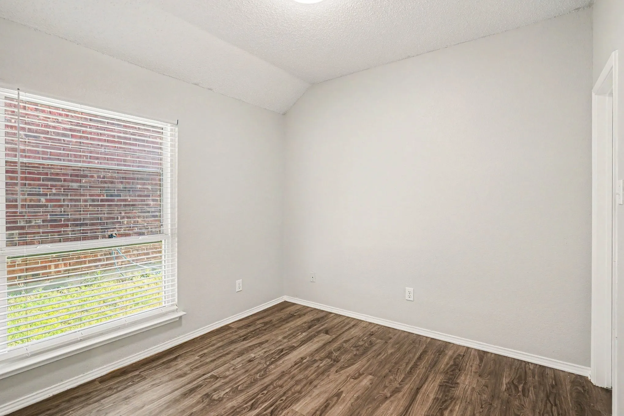 Single Family Residence For Sale in Tarrant County , 6909 Chaco Trail, Fort Worth, Texas 76137, 3 Bedroom, 2 Bathroom, 2 Garage spaces, 1,171 Sqft, built in 1997, mls#21268821, Real Estate Agent in Fort Worth, Homes For Sale in Tarrant county, Homes For Sale in Fort Worth, Realtor in Fort Worth Texas, Real Estate Brokerage Independent Realty Texas, Luminita Cordes Realtor