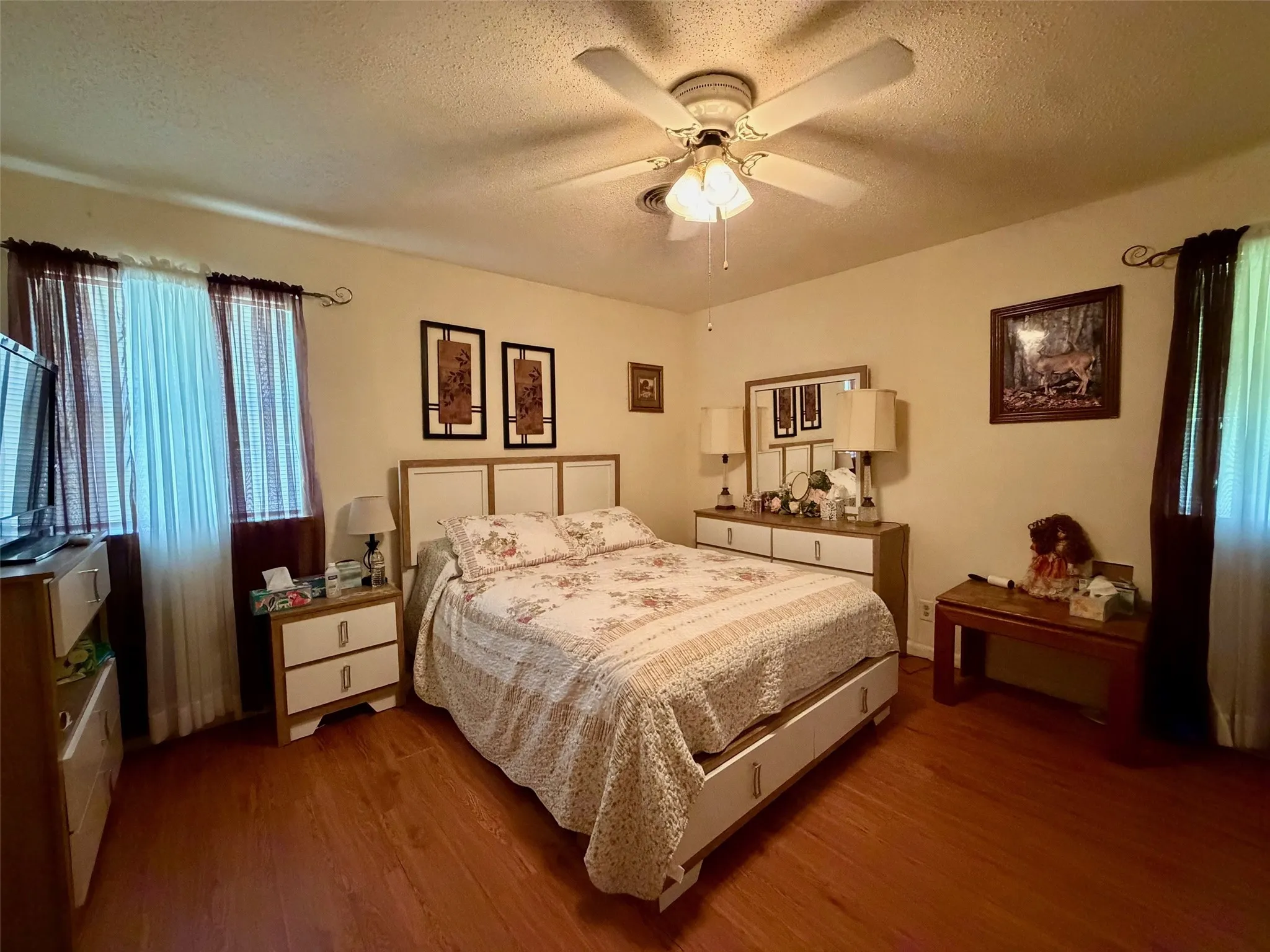 Single Family Residence For Sale in Red River (TX) County , 802 W 4th Street, Clarksville, Texas 75426, 3 Bedroom, 2 Bathroom, 2 Garage spaces, 1,722 Sqft, built in 1965, mls#21274531, Real Estate Agent in Clarksville, Homes For Sale in Red River (TX) county, Homes For Sale in Clarksville, Realtor in Clarksville Texas, Real Estate Brokerage Independent Realty Texas, Luminita Cordes Realtor