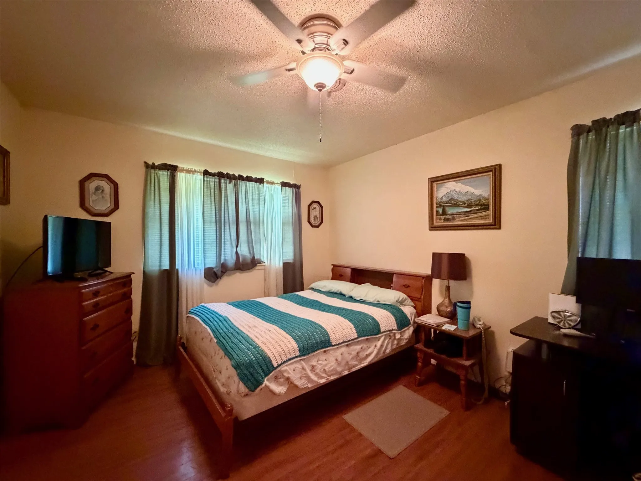 Single Family Residence For Sale in Red River (TX) County , 802 W 4th Street, Clarksville, Texas 75426, 3 Bedroom, 2 Bathroom, 2 Garage spaces, 1,722 Sqft, built in 1965, mls#21274531, Real Estate Agent in Clarksville, Homes For Sale in Red River (TX) county, Homes For Sale in Clarksville, Realtor in Clarksville Texas, Real Estate Brokerage Independent Realty Texas, Luminita Cordes Realtor