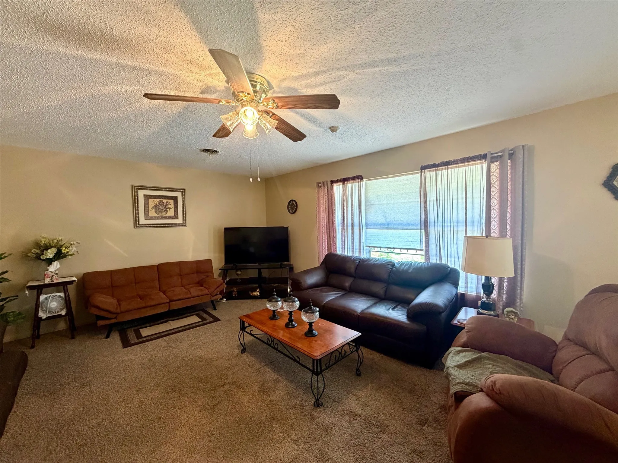 Single Family Residence For Sale in Red River (TX) County , 802 W 4th Street, Clarksville, Texas 75426, 3 Bedroom, 2 Bathroom, 2 Garage spaces, 1,722 Sqft, built in 1965, mls#21274531, Real Estate Agent in Clarksville, Homes For Sale in Red River (TX) county, Homes For Sale in Clarksville, Realtor in Clarksville Texas, Real Estate Brokerage Independent Realty Texas, Luminita Cordes Realtor