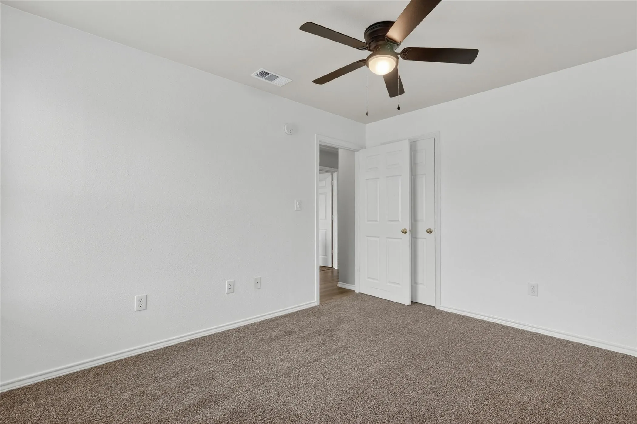 Duplex For Rent in Denton County , 3132 Cedar Hill Street, Denton, Texas 76209, 3 Bedrooms, 2 Bathrooms, Garage spaces, 1,378 Sqft, built in 1996, Price $1,850, mls#21274503, Real Estate Agent in Denton, Homes For Rent in Denton county, Homes For Rent in Denton, Realtor in Denton Texas, Real Estate Brokerage Independent Realty Texas, Luminita Cordes Realtor