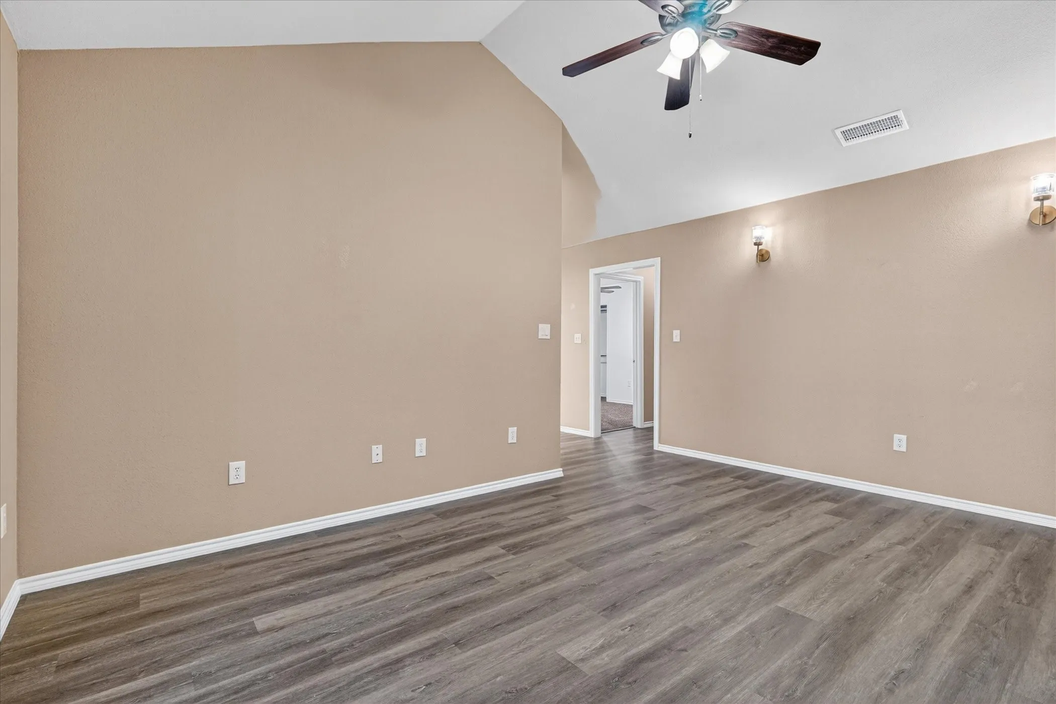 Duplex For Rent in Denton County , 3132 Cedar Hill Street, Denton, Texas 76209, 3 Bedrooms, 2 Bathrooms, Garage spaces, 1,378 Sqft, built in 1996, Price $1,850, mls#21274503, Real Estate Agent in Denton, Homes For Rent in Denton county, Homes For Rent in Denton, Realtor in Denton Texas, Real Estate Brokerage Independent Realty Texas, Luminita Cordes Realtor