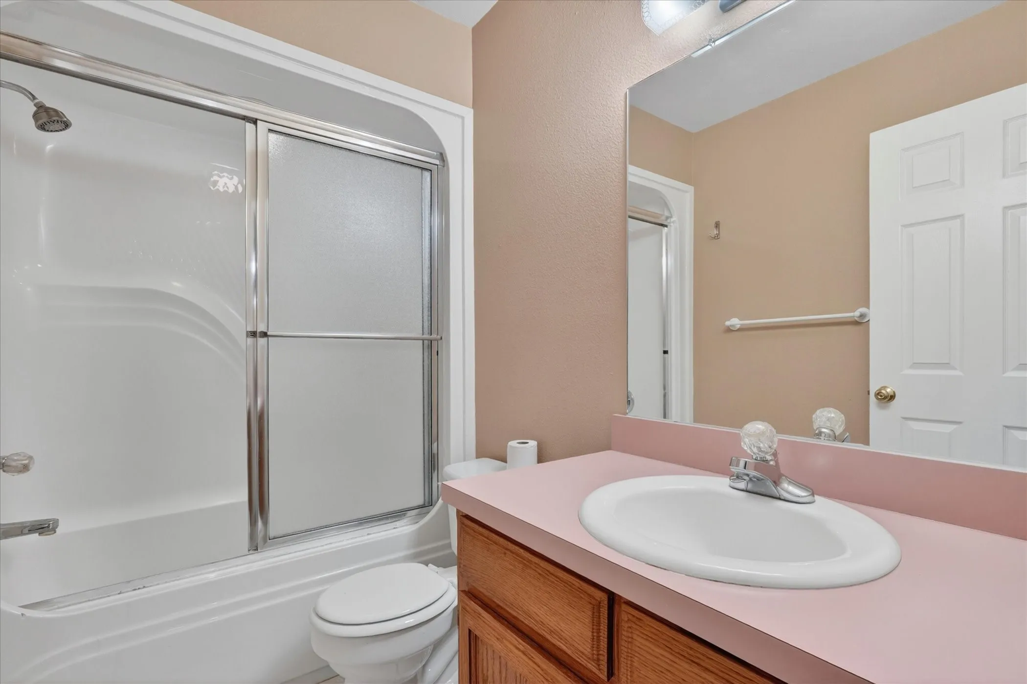 Duplex For Rent in Denton County , 3132 Cedar Hill Street, Denton, Texas 76209, 3 Bedrooms, 2 Bathrooms, Garage spaces, 1,378 Sqft, built in 1996, Price $1,850, mls#21274503, Real Estate Agent in Denton, Homes For Rent in Denton county, Homes For Rent in Denton, Realtor in Denton Texas, Real Estate Brokerage Independent Realty Texas, Luminita Cordes Realtor