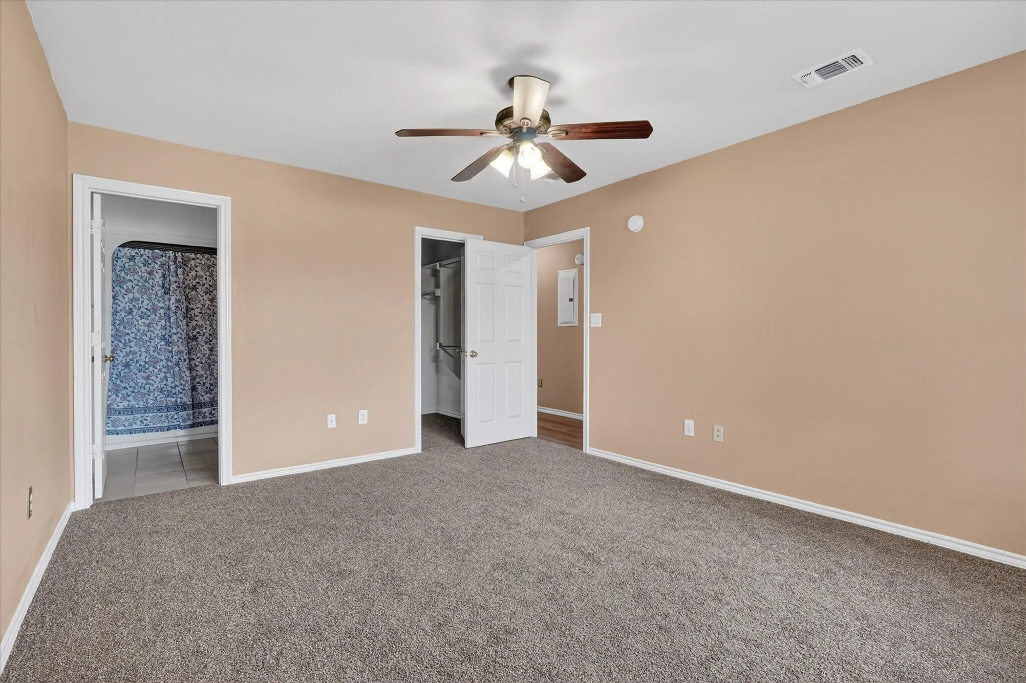 Duplex For Rent in Denton County , 3132 Cedar Hill Street, Denton, Texas 76209, 3 Bedrooms, 2 Bathrooms, Garage spaces, 1,378 Sqft, built in 1996, Price $1,850, mls#21274503, Real Estate Agent in Denton, Homes For Rent in Denton county, Homes For Rent in Denton, Realtor in Denton Texas, Real Estate Brokerage Independent Realty Texas, Luminita Cordes Realtor
