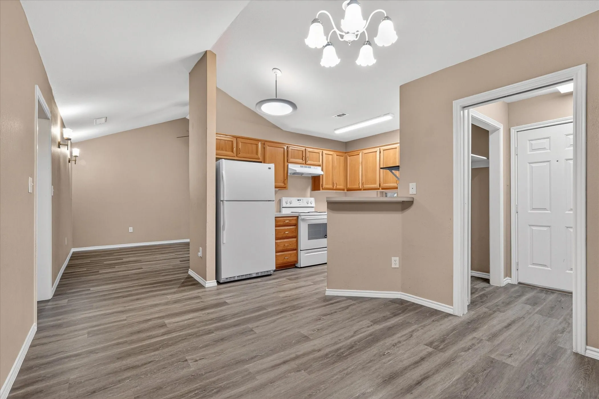 Duplex For Rent in Denton County , 3132 Cedar Hill Street, Denton, Texas 76209, 3 Bedrooms, 2 Bathrooms, Garage spaces, 1,378 Sqft, built in 1996, Price $1,850, mls#21274503, Real Estate Agent in Denton, Homes For Rent in Denton county, Homes For Rent in Denton, Realtor in Denton Texas, Real Estate Brokerage Independent Realty Texas, Luminita Cordes Realtor