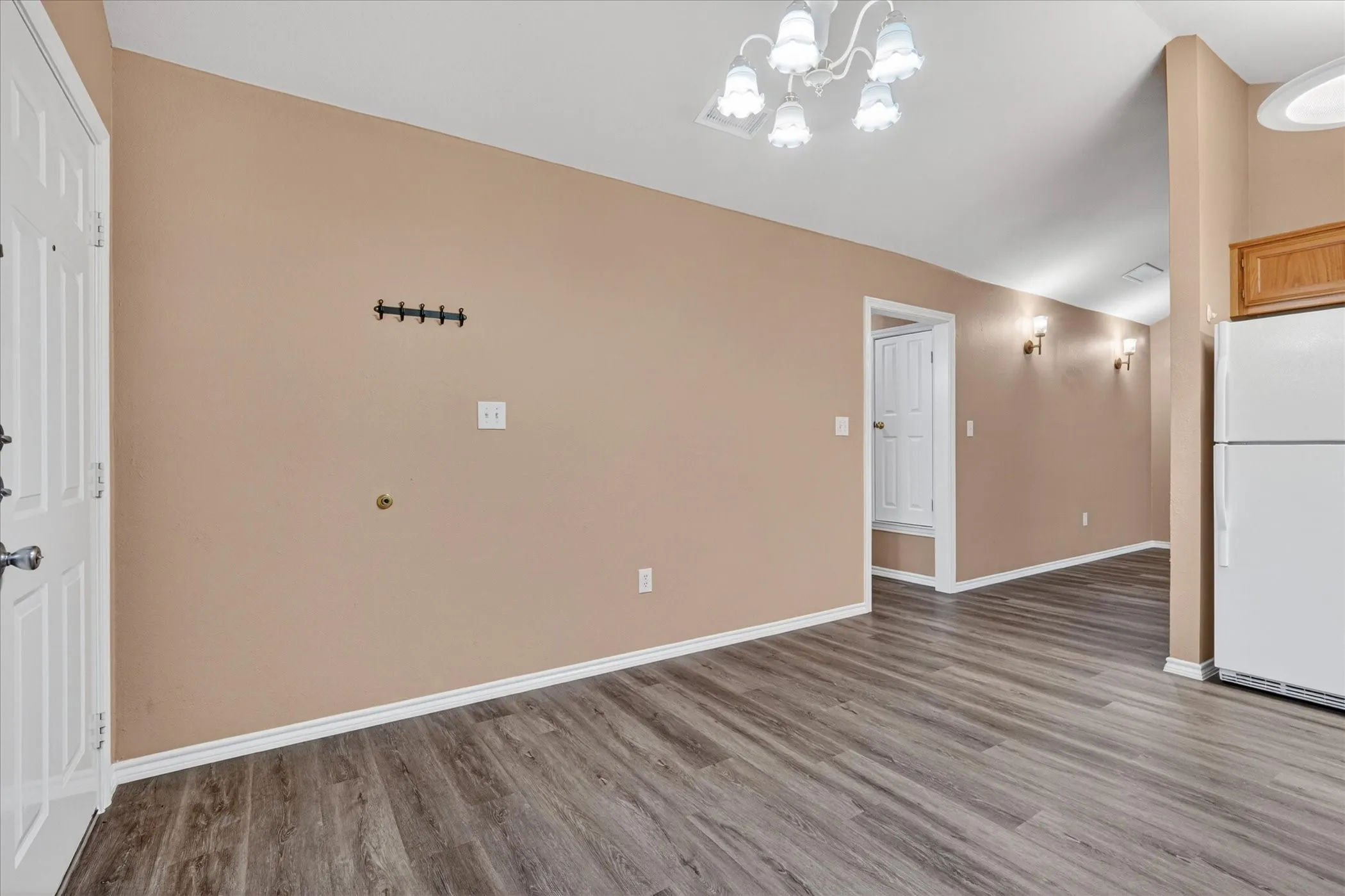 Duplex For Rent in Denton County , 3132 Cedar Hill Street, Denton, Texas 76209, 3 Bedrooms, 2 Bathrooms, Garage spaces, 1,378 Sqft, built in 1996, Price $1,850, mls#21274503, Real Estate Agent in Denton, Homes For Rent in Denton county, Homes For Rent in Denton, Realtor in Denton Texas, Real Estate Brokerage Independent Realty Texas, Luminita Cordes Realtor