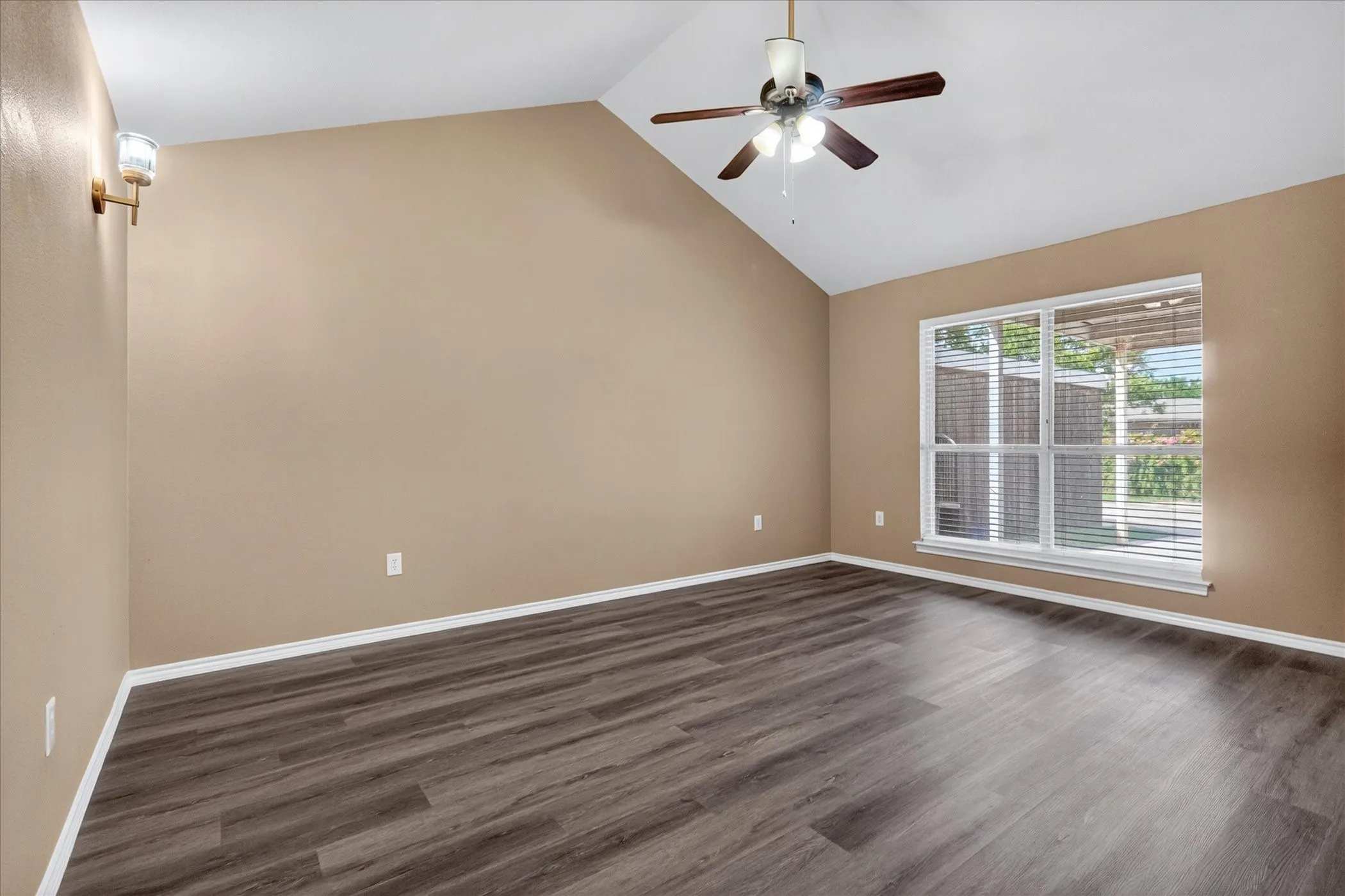 Duplex For Rent in Denton County , 3132 Cedar Hill Street, Denton, Texas 76209, 3 Bedrooms, 2 Bathrooms, Garage spaces, 1,378 Sqft, built in 1996, Price $1,850, mls#21274503, Real Estate Agent in Denton, Homes For Rent in Denton county, Homes For Rent in Denton, Realtor in Denton Texas, Real Estate Brokerage Independent Realty Texas, Luminita Cordes Realtor