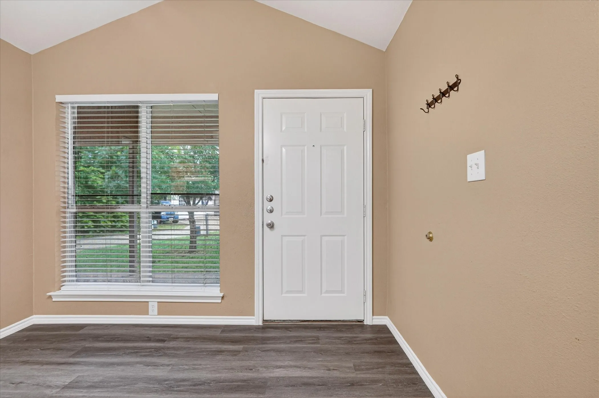 Duplex For Rent in Denton County , 3132 Cedar Hill Street, Denton, Texas 76209, 3 Bedrooms, 2 Bathrooms, Garage spaces, 1,378 Sqft, built in 1996, Price $1,850, mls#21274503, Real Estate Agent in Denton, Homes For Rent in Denton county, Homes For Rent in Denton, Realtor in Denton Texas, Real Estate Brokerage Independent Realty Texas, Luminita Cordes Realtor