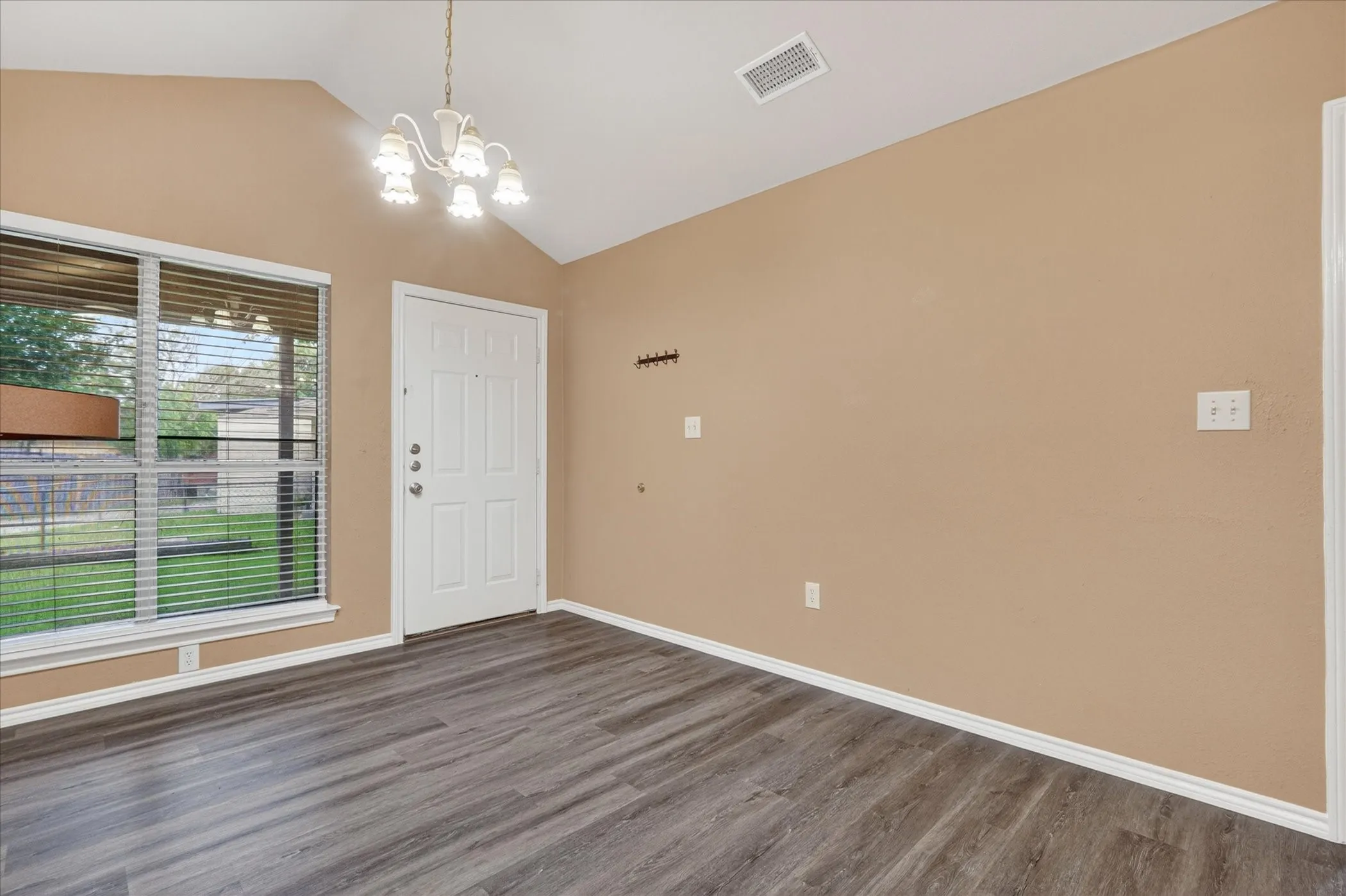 Duplex For Rent in Denton County , 3132 Cedar Hill Street, Denton, Texas 76209, 3 Bedrooms, 2 Bathrooms, Garage spaces, 1,378 Sqft, built in 1996, Price $1,850, mls#21274503, Real Estate Agent in Denton, Homes For Rent in Denton county, Homes For Rent in Denton, Realtor in Denton Texas, Real Estate Brokerage Independent Realty Texas, Luminita Cordes Realtor