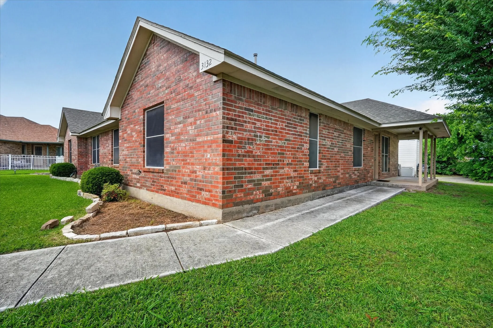 Duplex For Rent in Denton County , 3132 Cedar Hill Street, Denton, Texas 76209, 3 Bedrooms, 2 Bathrooms, Garage spaces, 1,378 Sqft, built in 1996, Price $1,850, mls#21274503, Real Estate Agent in Denton, Homes For Rent in Denton county, Homes For Rent in Denton, Realtor in Denton Texas, Real Estate Brokerage Independent Realty Texas, Luminita Cordes Realtor