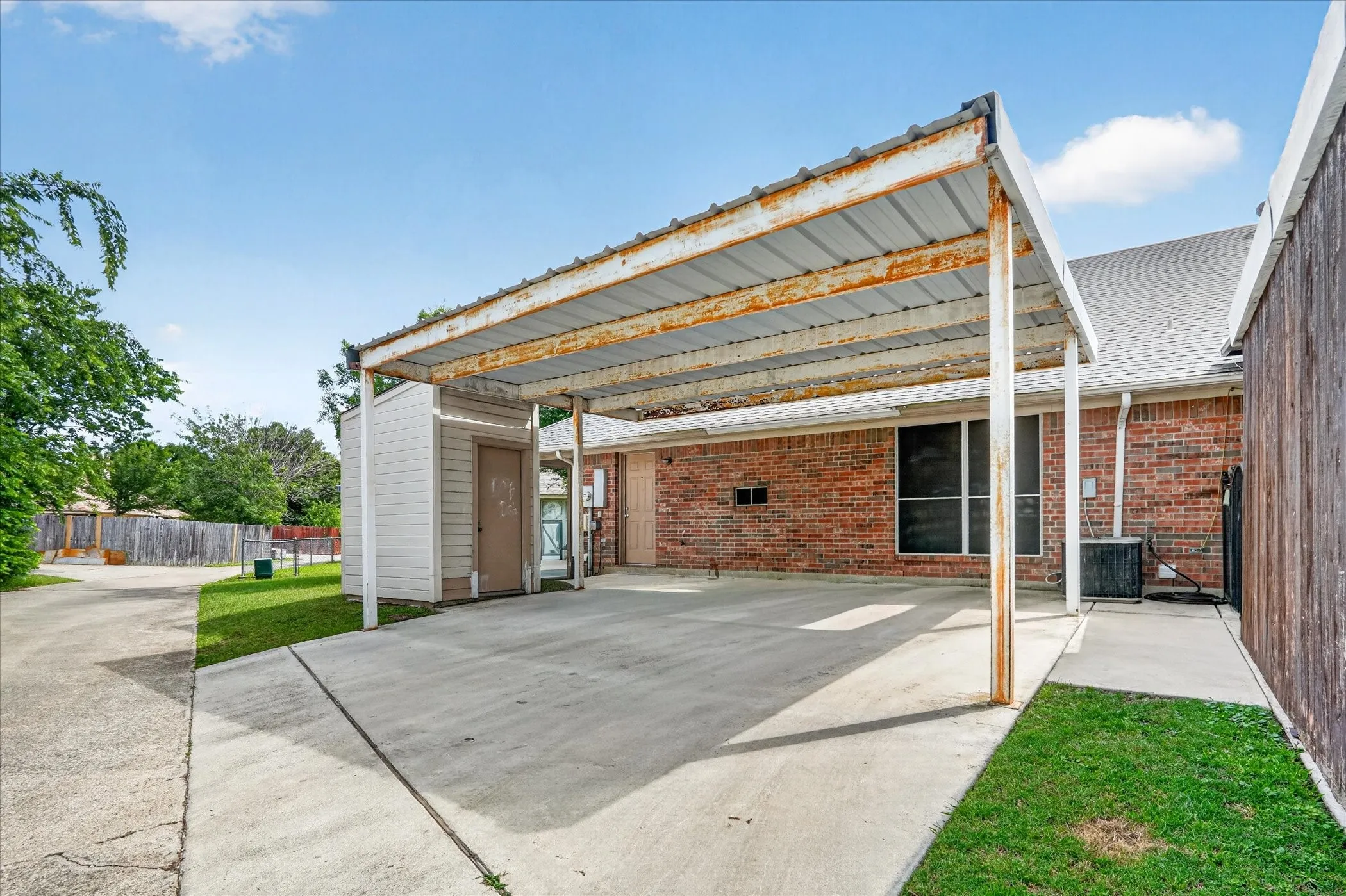Duplex For Rent in Denton County , 3132 Cedar Hill Street, Denton, Texas 76209, 3 Bedrooms, 2 Bathrooms, Garage spaces, 1,378 Sqft, built in 1996, Price $1,850, mls#21274503, Real Estate Agent in Denton, Homes For Rent in Denton county, Homes For Rent in Denton, Realtor in Denton Texas, Real Estate Brokerage Independent Realty Texas, Luminita Cordes Realtor