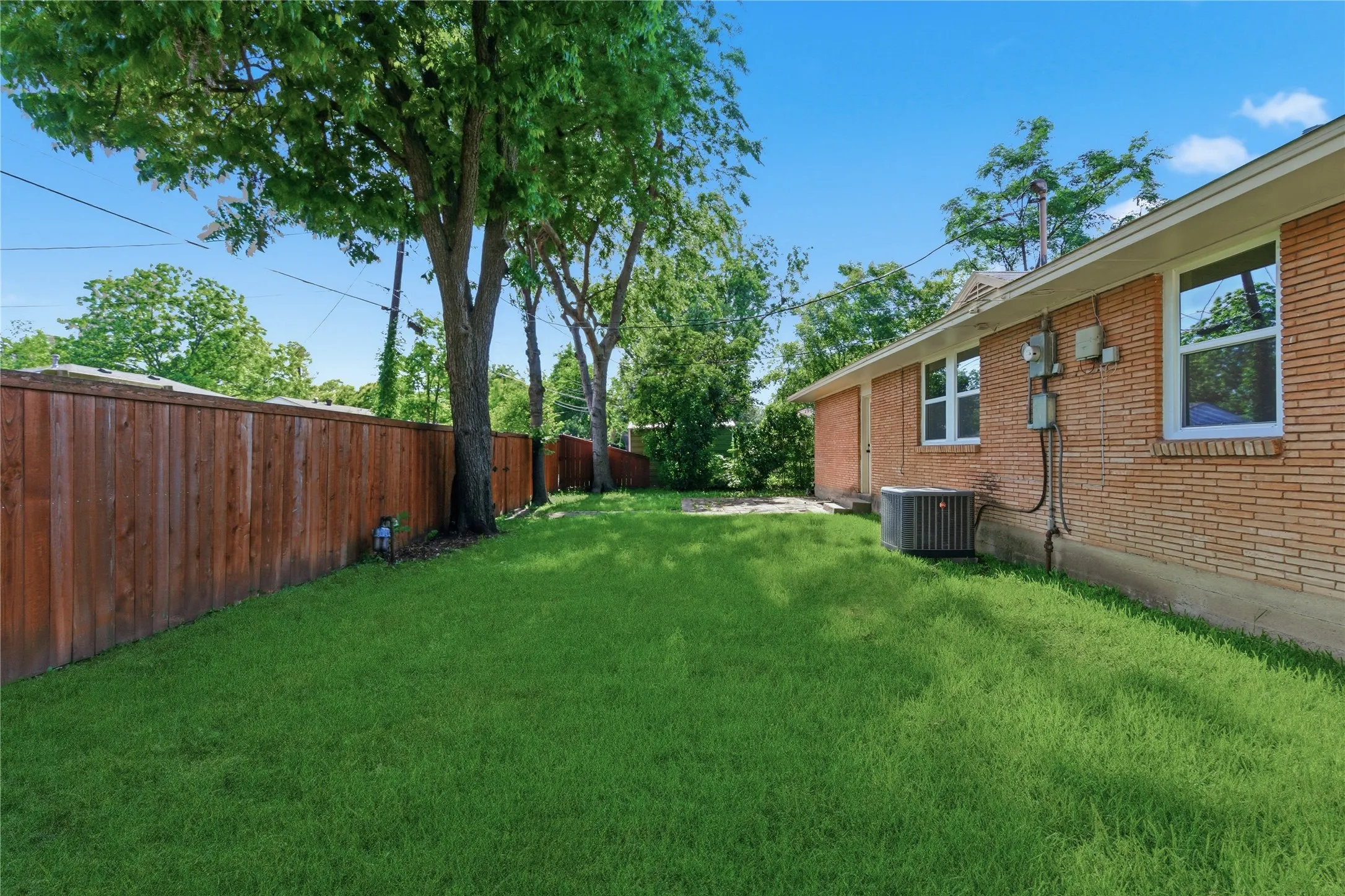 Single Family Residence For Sale in Dallas County , 430 Terrace Drive, Richardson, Texas 75081, 3 Bedroom, 2 Bathroom, 2 Garage spaces, 1,432 Sqft, built in 1957, mls#21274525, Real Estate Agent in Richardson, Homes For Sale in Dallas county, Homes For Sale in Richardson, Realtor in Richardson Texas, Real Estate Brokerage Independent Realty Texas, Luminita Cordes Realtor