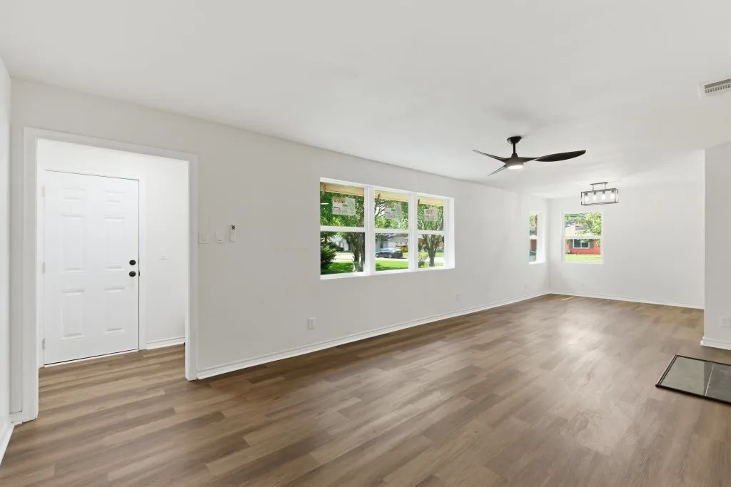 Single Family Residence For Sale in Dallas County , 430 Terrace Drive, Richardson, Texas 75081, 3 Bedroom, 2 Bathroom, 2 Garage spaces, 1,432 Sqft, built in 1957, mls#21274525, Real Estate Agent in Richardson, Homes For Sale in Dallas county, Homes For Sale in Richardson, Realtor in Richardson Texas, Real Estate Brokerage Independent Realty Texas, Luminita Cordes Realtor