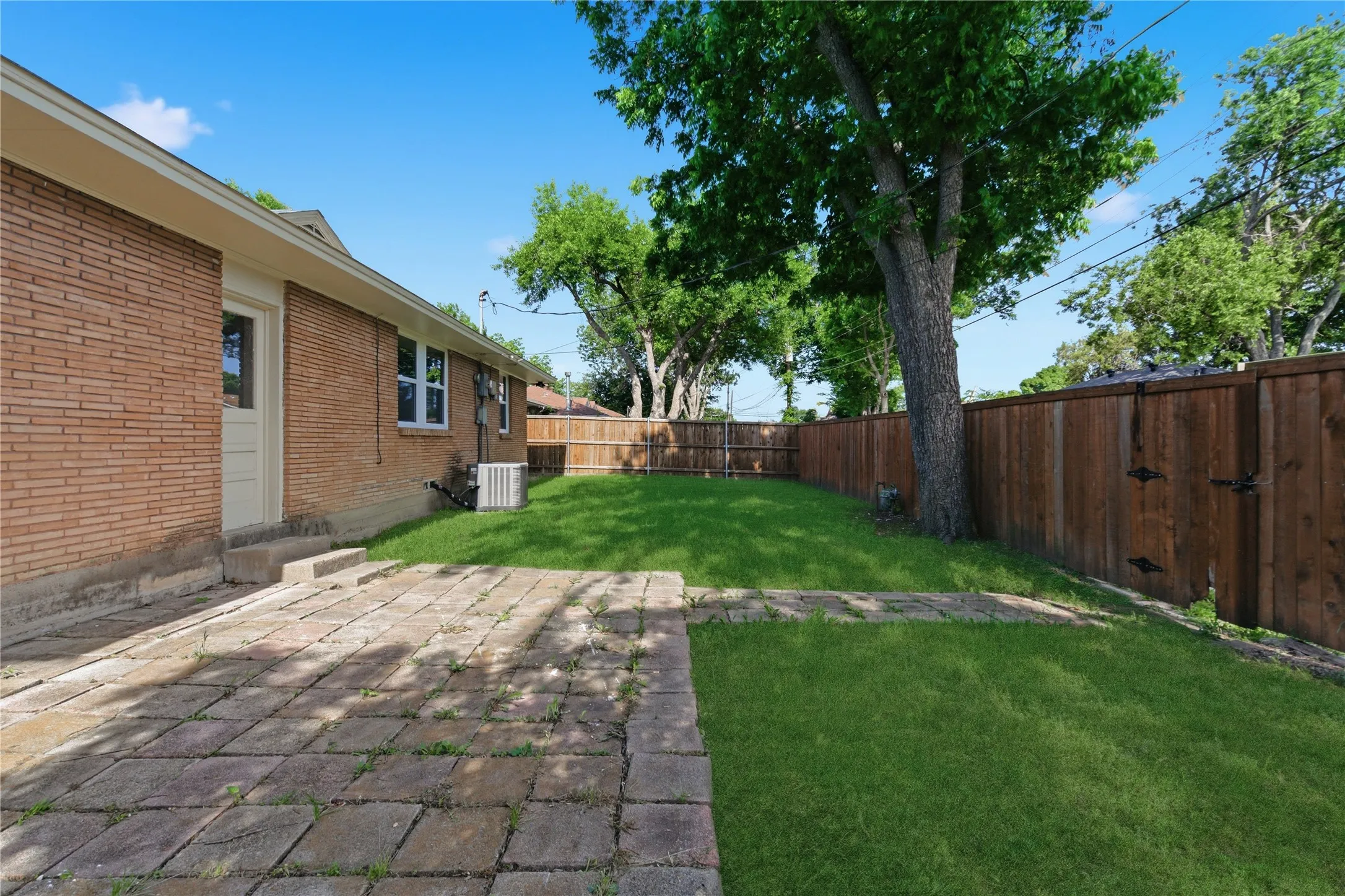 Single Family Residence For Sale in Dallas County , 430 Terrace Drive, Richardson, Texas 75081, 3 Bedroom, 2 Bathroom, 2 Garage spaces, 1,432 Sqft, built in 1957, mls#21274525, Real Estate Agent in Richardson, Homes For Sale in Dallas county, Homes For Sale in Richardson, Realtor in Richardson Texas, Real Estate Brokerage Independent Realty Texas, Luminita Cordes Realtor