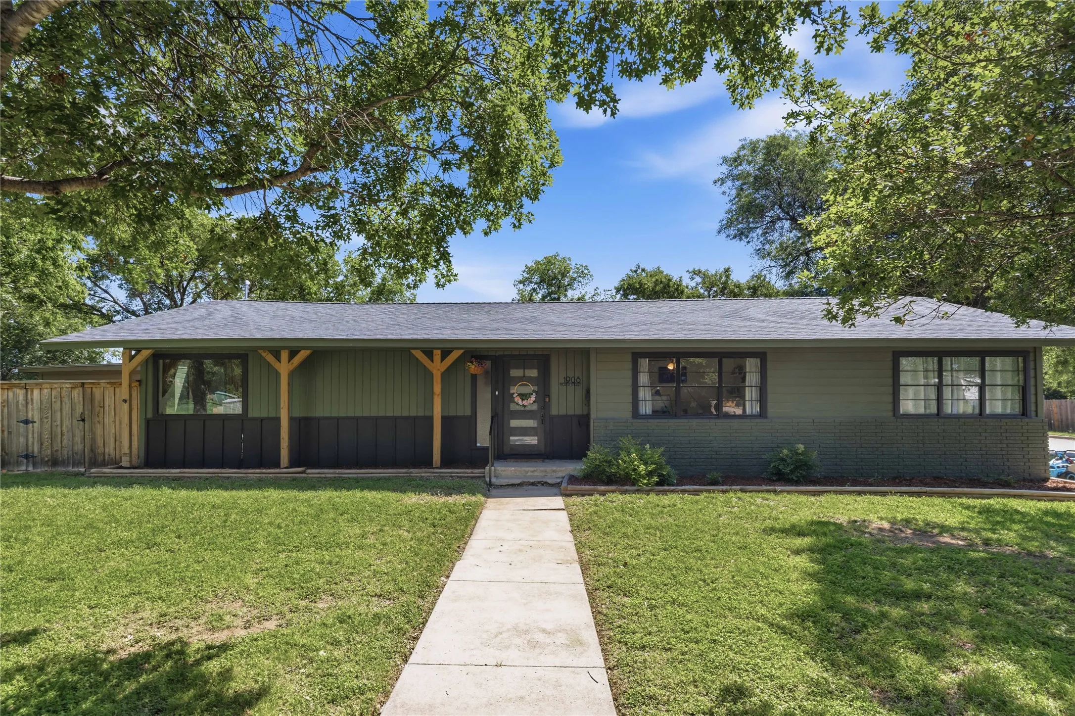 Single Family Residence For Sale in Brown County , 1908 8th Street, Brownwood, Texas 76801, 4 Bedrooms, 3 Bathrooms, 1 Garage spaces, 2,365 Sqft, built in 1957, Price $394,949, mls#21274310, Real Estate Agent in Brownwood, Homes For Sale in Brown county, Homes For Sale in Brownwood, Realtor in Brownwood Texas, Real Estate Brokerage Independent Realty Texas, Luminita Cordes Realtor