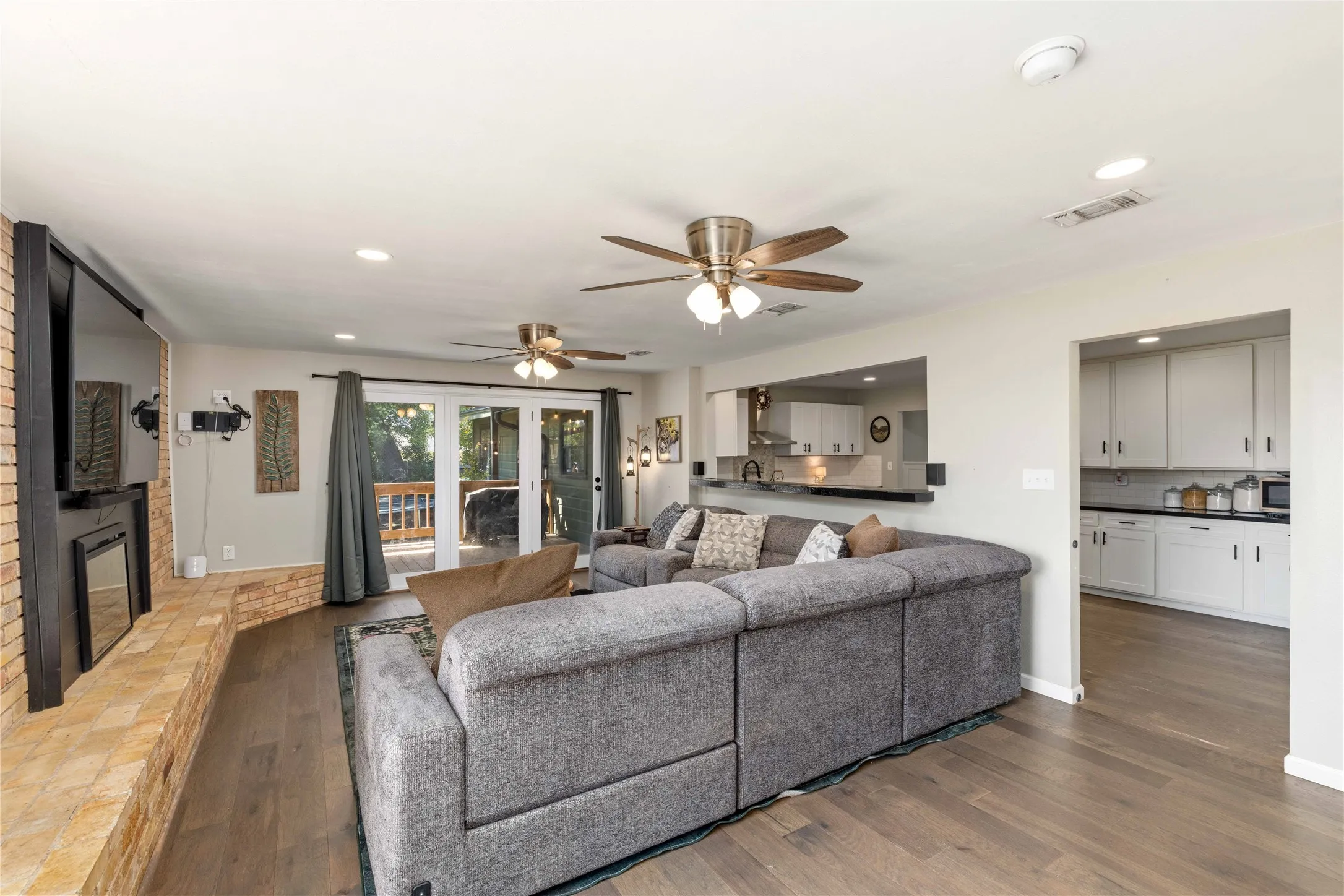 Single Family Residence For Sale in Brown County , 1908 8th Street, Brownwood, Texas 76801, 4 Bedrooms, 3 Bathrooms, 1 Garage spaces, 2,365 Sqft, built in 1957, Price $394,949, mls#21274310, Real Estate Agent in Brownwood, Homes For Sale in Brown county, Homes For Sale in Brownwood, Realtor in Brownwood Texas, Real Estate Brokerage Independent Realty Texas, Luminita Cordes Realtor