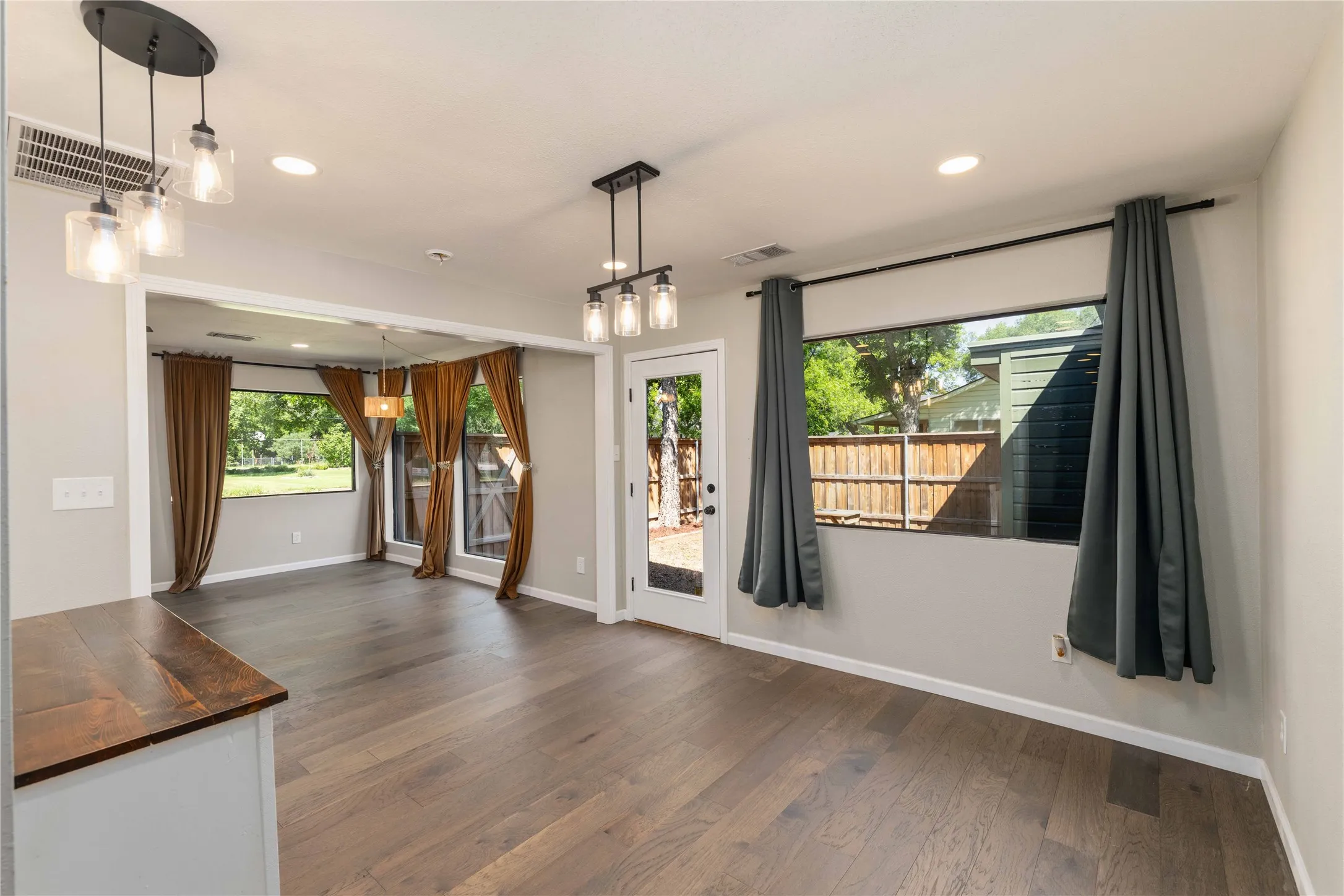 Single Family Residence For Sale in Brown County , 1908 8th Street, Brownwood, Texas 76801, 4 Bedrooms, 3 Bathrooms, 1 Garage spaces, 2,365 Sqft, built in 1957, Price $394,949, mls#21274310, Real Estate Agent in Brownwood, Homes For Sale in Brown county, Homes For Sale in Brownwood, Realtor in Brownwood Texas, Real Estate Brokerage Independent Realty Texas, Luminita Cordes Realtor