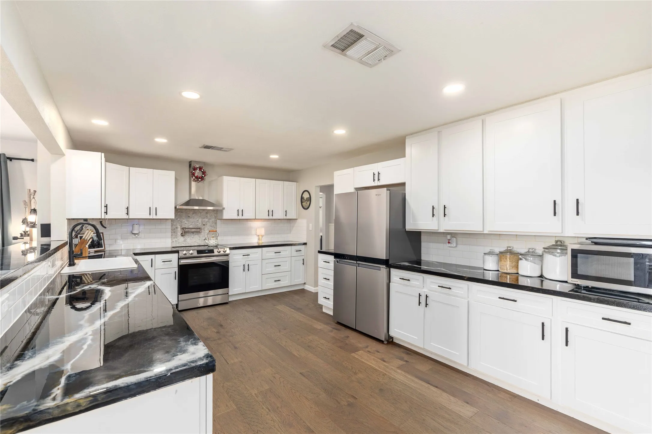 Single Family Residence For Sale in Brown County , 1908 8th Street, Brownwood, Texas 76801, 4 Bedrooms, 3 Bathrooms, 1 Garage spaces, 2,365 Sqft, built in 1957, Price $394,949, mls#21274310, Real Estate Agent in Brownwood, Homes For Sale in Brown county, Homes For Sale in Brownwood, Realtor in Brownwood Texas, Real Estate Brokerage Independent Realty Texas, Luminita Cordes Realtor