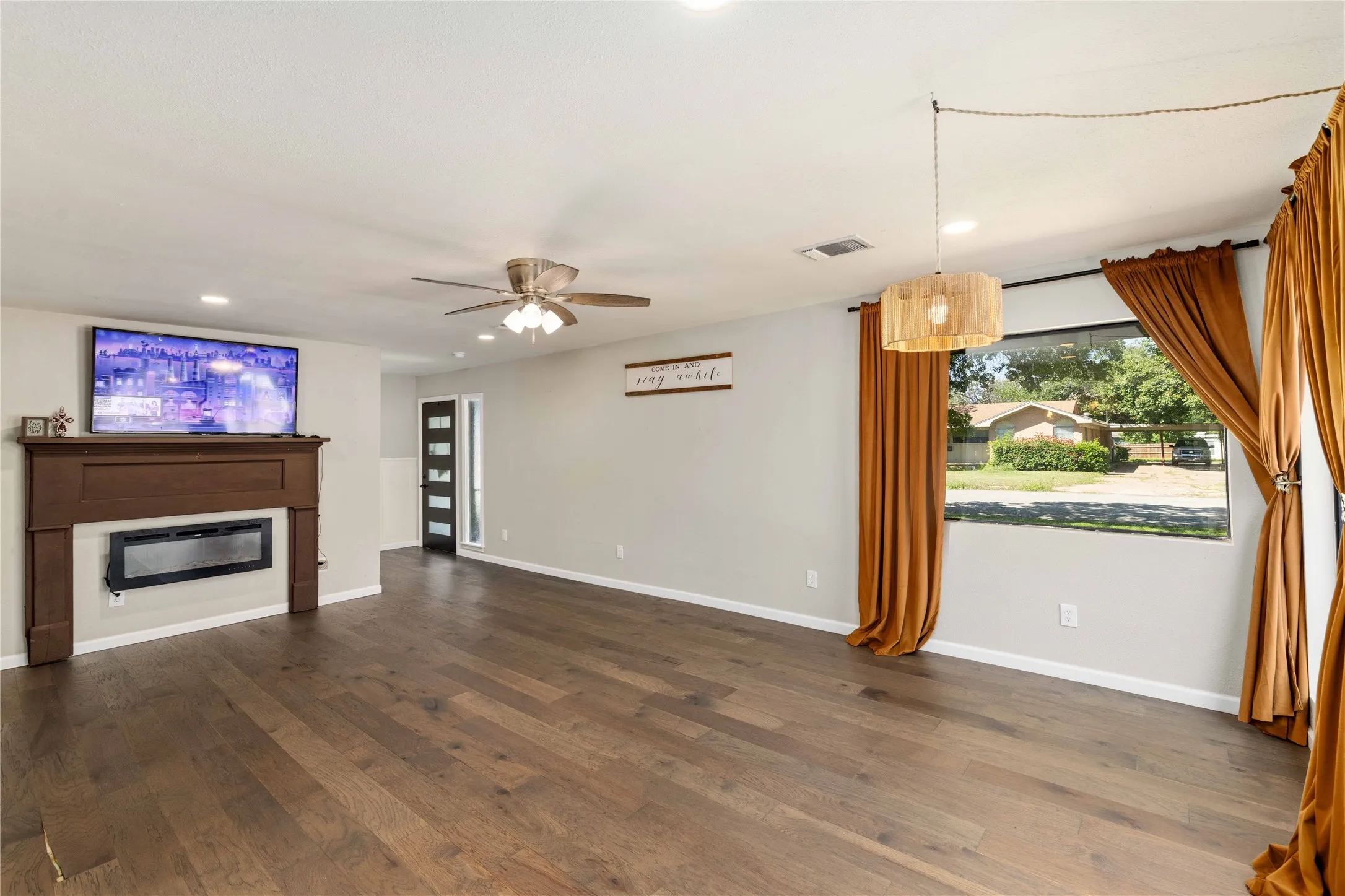 Single Family Residence For Sale in Brown County , 1908 8th Street, Brownwood, Texas 76801, 4 Bedrooms, 3 Bathrooms, 1 Garage spaces, 2,365 Sqft, built in 1957, Price $394,949, mls#21274310, Real Estate Agent in Brownwood, Homes For Sale in Brown county, Homes For Sale in Brownwood, Realtor in Brownwood Texas, Real Estate Brokerage Independent Realty Texas, Luminita Cordes Realtor