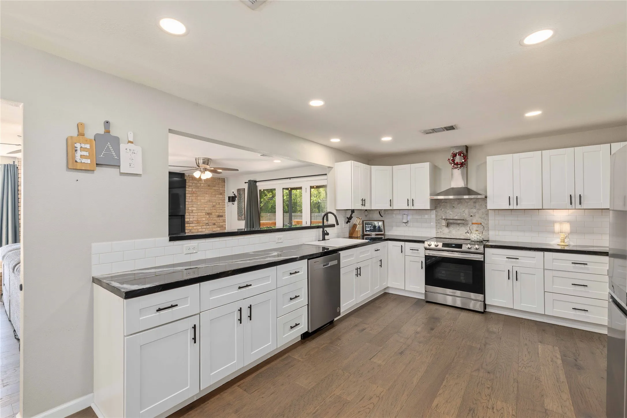 Single Family Residence For Sale in Brown County , 1908 8th Street, Brownwood, Texas 76801, 4 Bedrooms, 3 Bathrooms, 1 Garage spaces, 2,365 Sqft, built in 1957, Price $394,949, mls#21274310, Real Estate Agent in Brownwood, Homes For Sale in Brown county, Homes For Sale in Brownwood, Realtor in Brownwood Texas, Real Estate Brokerage Independent Realty Texas, Luminita Cordes Realtor