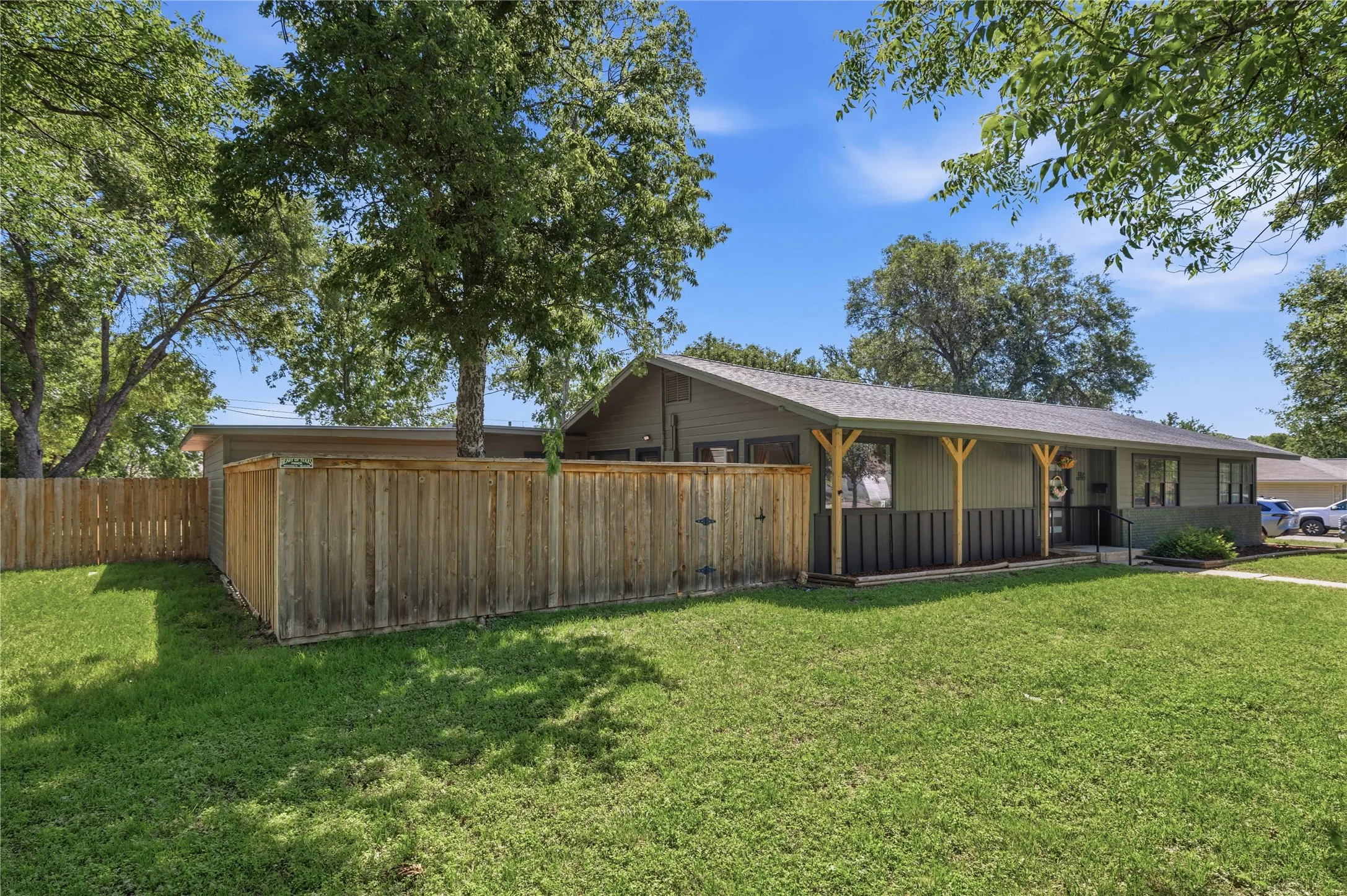 Single Family Residence For Sale in Brown County , 1908 8th Street, Brownwood, Texas 76801, 4 Bedrooms, 3 Bathrooms, 1 Garage spaces, 2,365 Sqft, built in 1957, Price $394,949, mls#21274310, Real Estate Agent in Brownwood, Homes For Sale in Brown county, Homes For Sale in Brownwood, Realtor in Brownwood Texas, Real Estate Brokerage Independent Realty Texas, Luminita Cordes Realtor