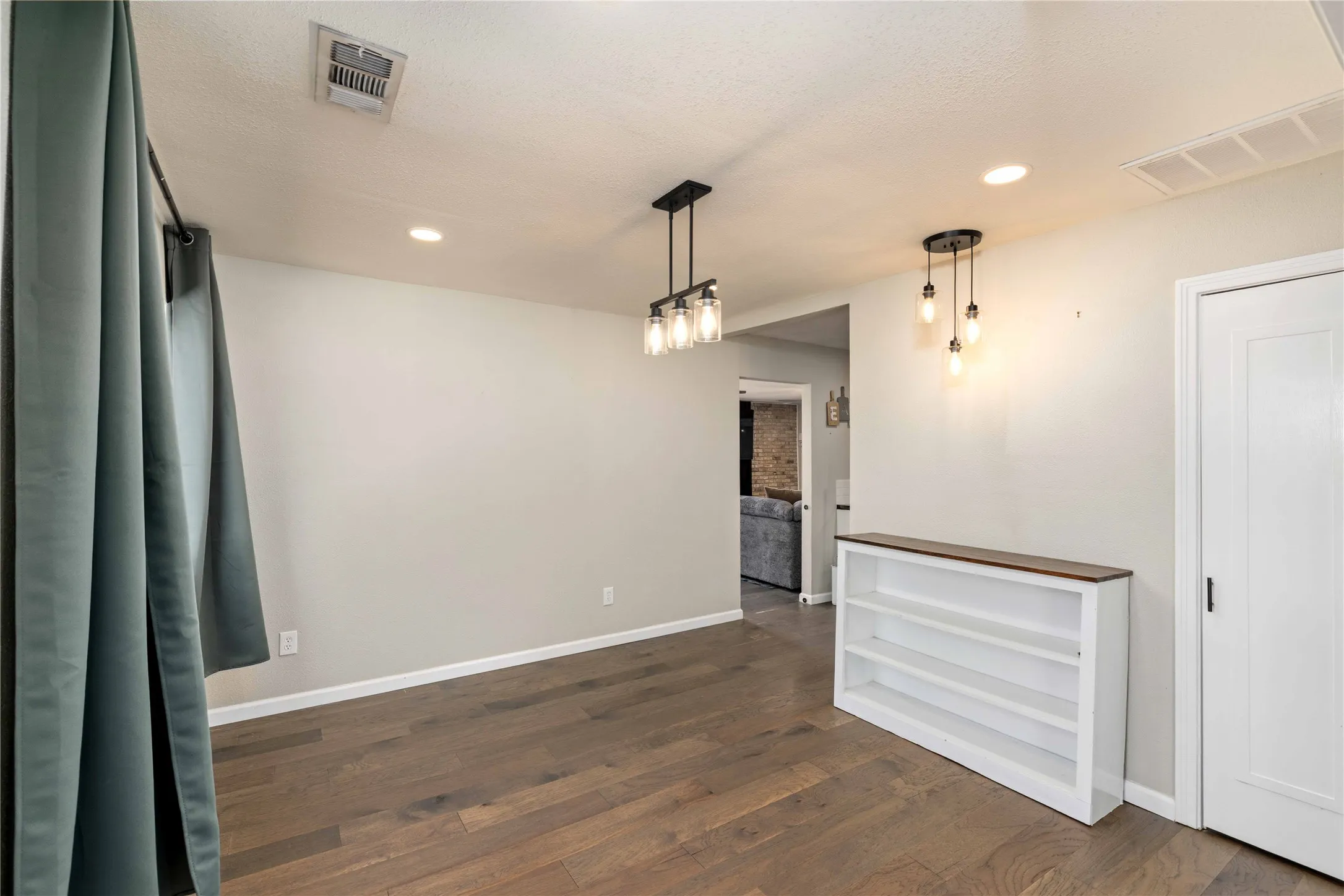 Single Family Residence For Sale in Brown County , 1908 8th Street, Brownwood, Texas 76801, 4 Bedrooms, 3 Bathrooms, 1 Garage spaces, 2,365 Sqft, built in 1957, Price $394,949, mls#21274310, Real Estate Agent in Brownwood, Homes For Sale in Brown county, Homes For Sale in Brownwood, Realtor in Brownwood Texas, Real Estate Brokerage Independent Realty Texas, Luminita Cordes Realtor