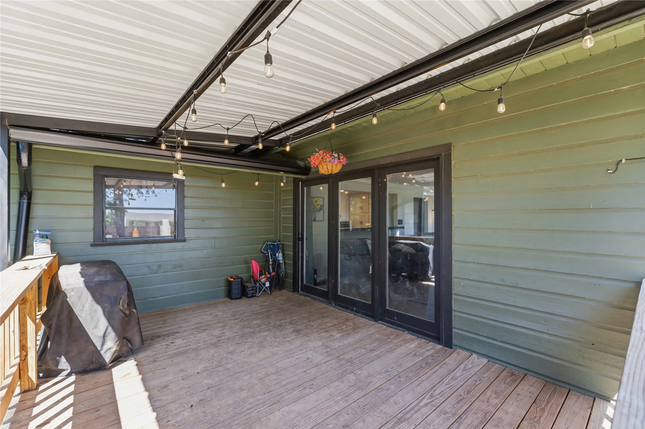 Single Family Residence For Sale in Brown County , 1908 8th Street, Brownwood, Texas 76801, 4 Bedrooms, 3 Bathrooms, 1 Garage spaces, 2,365 Sqft, built in 1957, Price $394,949, mls#21274310, Real Estate Agent in Brownwood, Homes For Sale in Brown county, Homes For Sale in Brownwood, Realtor in Brownwood Texas, Real Estate Brokerage Independent Realty Texas, Luminita Cordes Realtor