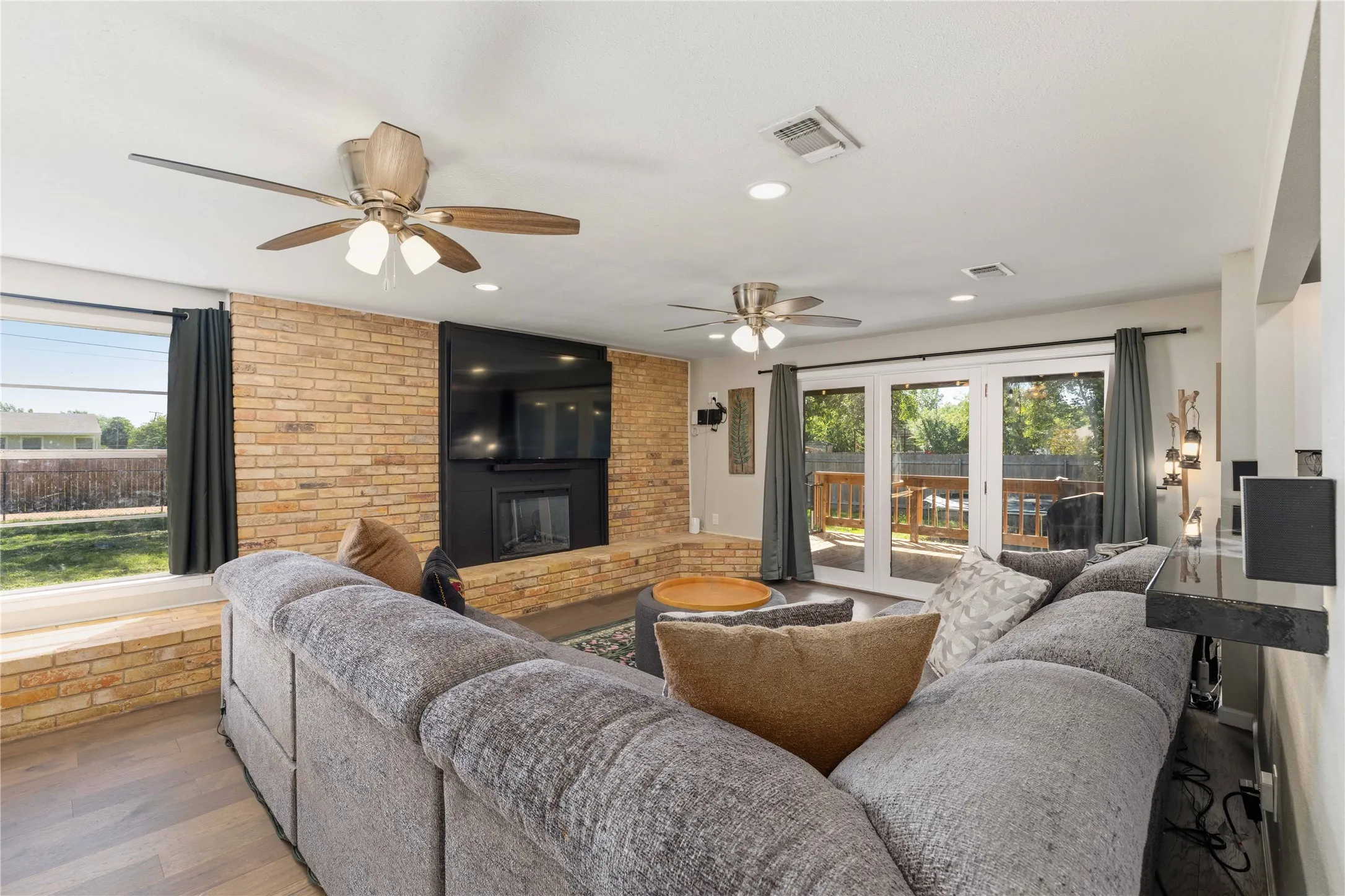 Single Family Residence For Sale in Brown County , 1908 8th Street, Brownwood, Texas 76801, 4 Bedrooms, 3 Bathrooms, 1 Garage spaces, 2,365 Sqft, built in 1957, Price $394,949, mls#21274310, Real Estate Agent in Brownwood, Homes For Sale in Brown county, Homes For Sale in Brownwood, Realtor in Brownwood Texas, Real Estate Brokerage Independent Realty Texas, Luminita Cordes Realtor