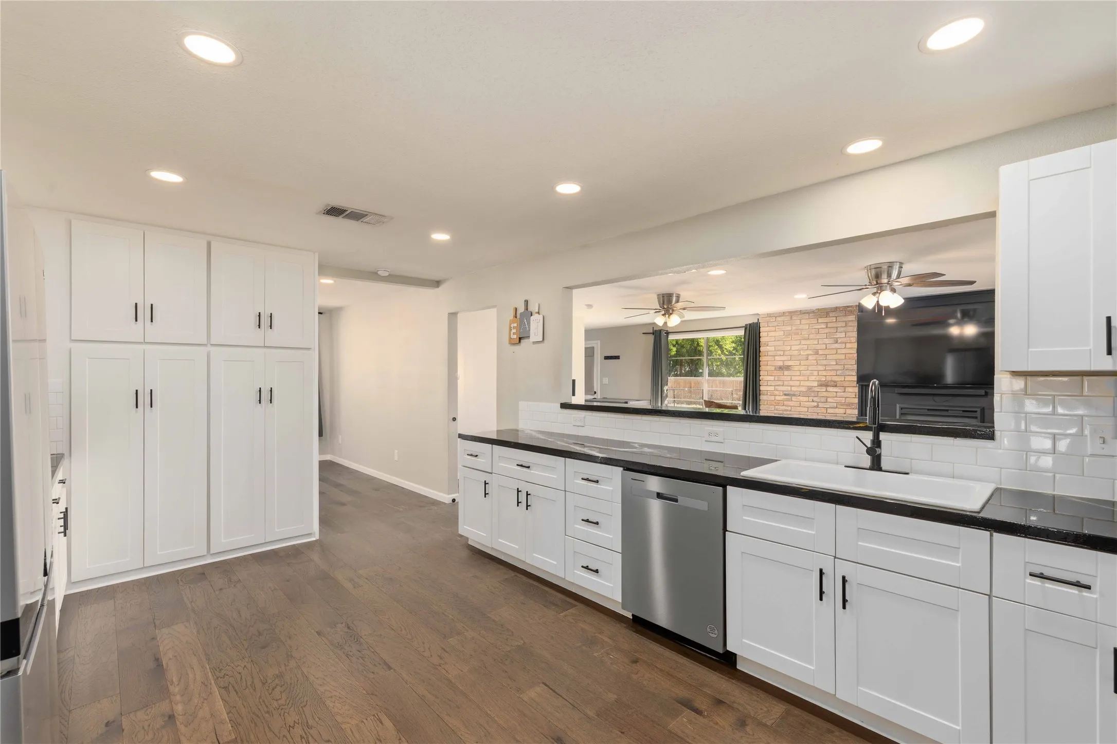 Single Family Residence For Sale in Brown County , 1908 8th Street, Brownwood, Texas 76801, 4 Bedrooms, 3 Bathrooms, 1 Garage spaces, 2,365 Sqft, built in 1957, Price $394,949, mls#21274310, Real Estate Agent in Brownwood, Homes For Sale in Brown county, Homes For Sale in Brownwood, Realtor in Brownwood Texas, Real Estate Brokerage Independent Realty Texas, Luminita Cordes Realtor
