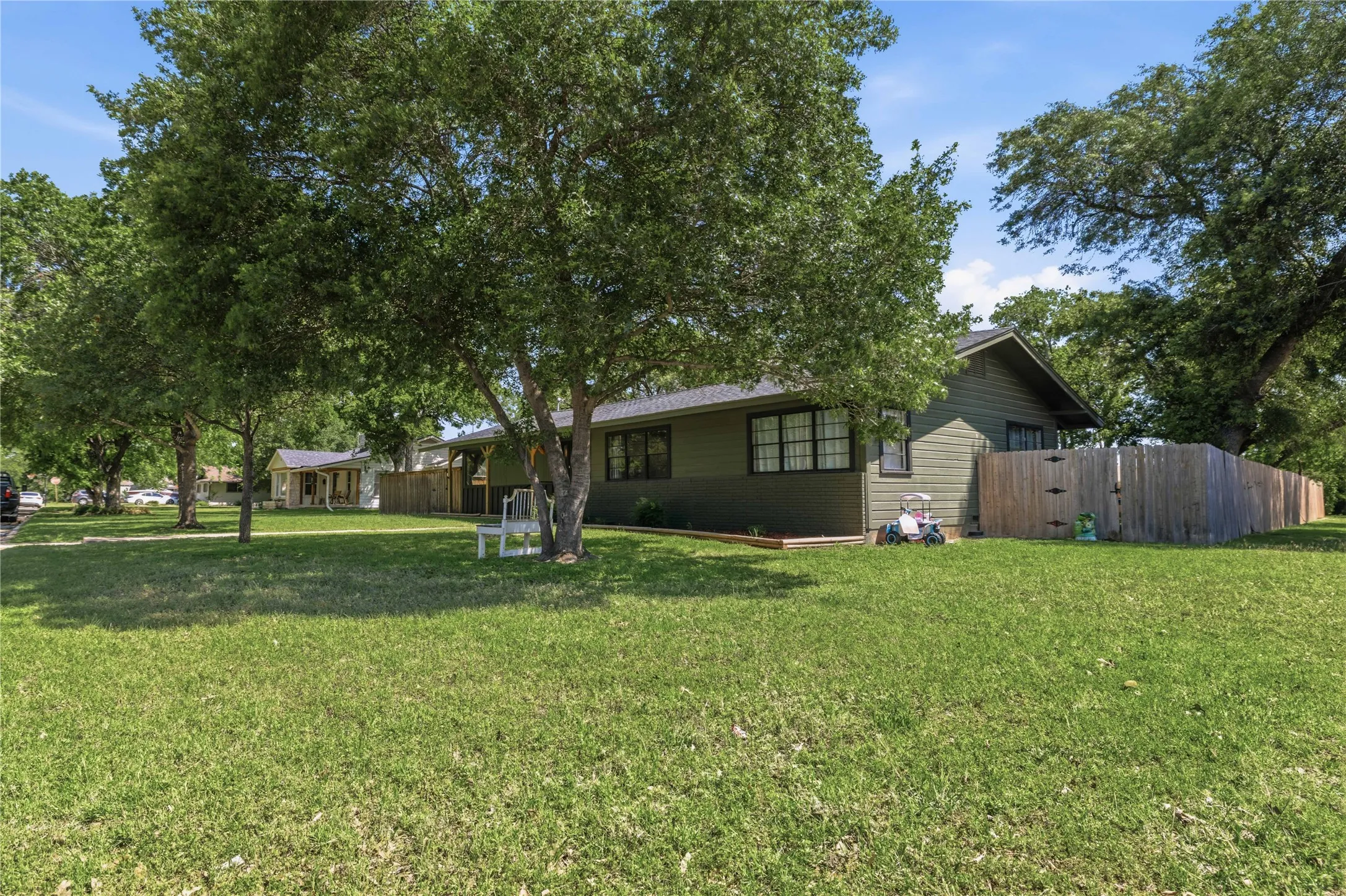 Single Family Residence For Sale in Brown County , 1908 8th Street, Brownwood, Texas 76801, 4 Bedrooms, 3 Bathrooms, 1 Garage spaces, 2,365 Sqft, built in 1957, Price $394,949, mls#21274310, Real Estate Agent in Brownwood, Homes For Sale in Brown county, Homes For Sale in Brownwood, Realtor in Brownwood Texas, Real Estate Brokerage Independent Realty Texas, Luminita Cordes Realtor