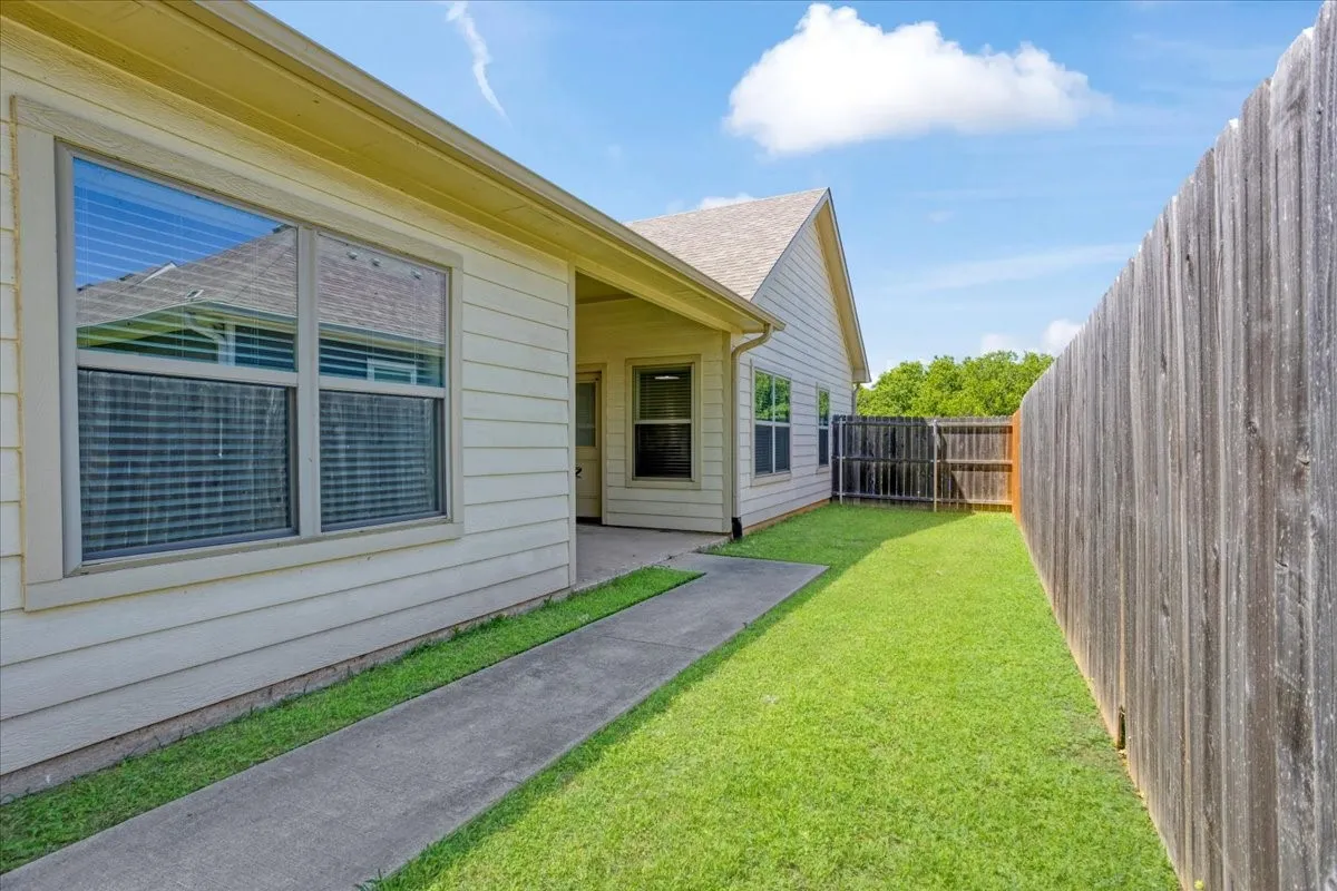 Single Family Residence For Sale in Grayson County , 1226 W Elm Street, Denison, Texas 75020, 3 Bedrooms, 2 Bathrooms, Garage spaces, 1,445 Sqft, built in 2019, Price $219,000, mls#21274480, Real Estate Agent in Denison, Homes For Sale in Grayson county, Homes For Sale in Denison, Realtor in Denison Texas, Real Estate Brokerage Independent Realty Texas, Luminita Cordes Realtor