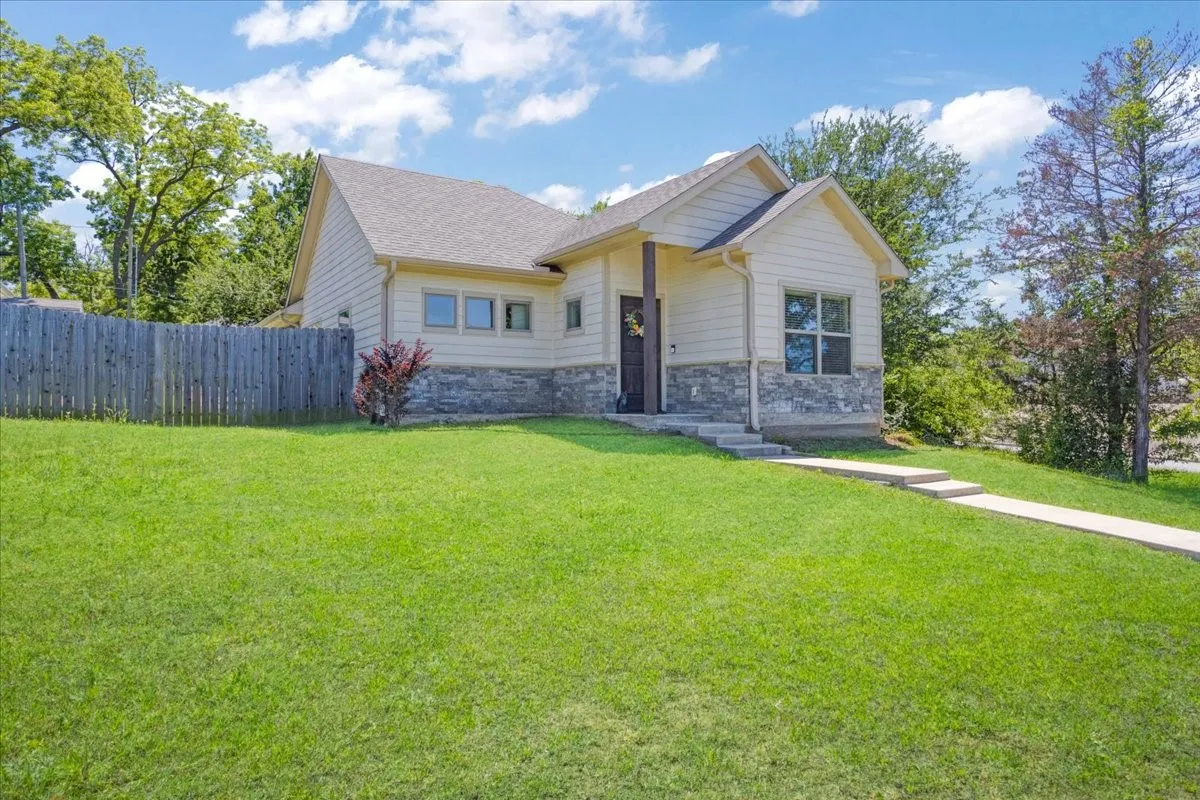 Single Family Residence For Sale in Grayson County , 1226 W Elm Street, Denison, Texas 75020, 3 Bedrooms, 2 Bathrooms, Garage spaces, 1,445 Sqft, built in 2019, Price $219,000, mls#21274480, Real Estate Agent in Denison, Homes For Sale in Grayson county, Homes For Sale in Denison, Realtor in Denison Texas, Real Estate Brokerage Independent Realty Texas, Luminita Cordes Realtor
