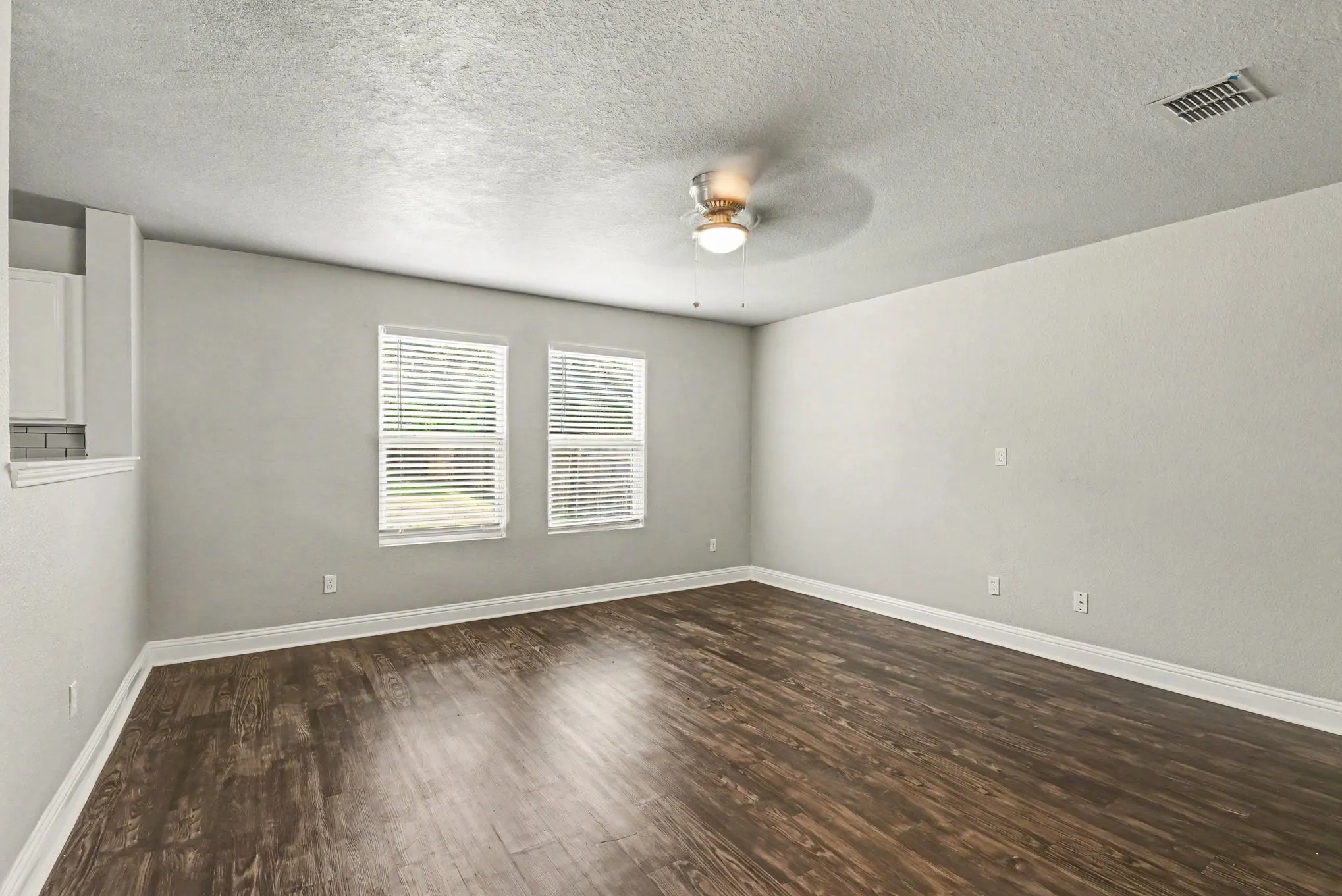 Single Family Residence For Sale in Tarrant County , 4956 Water Ridge Lane, Fort Worth, Texas 76179, 3 Bedroom, 3 Bathroom, 2 Garage spaces, 2,196 Sqft, built in 2006, mls#21270557, Real Estate Agent in Fort Worth, Homes For Sale in Tarrant county, Homes For Sale in Fort Worth, Realtor in Fort Worth Texas, Real Estate Brokerage Independent Realty Texas, Luminita Cordes Realtor
