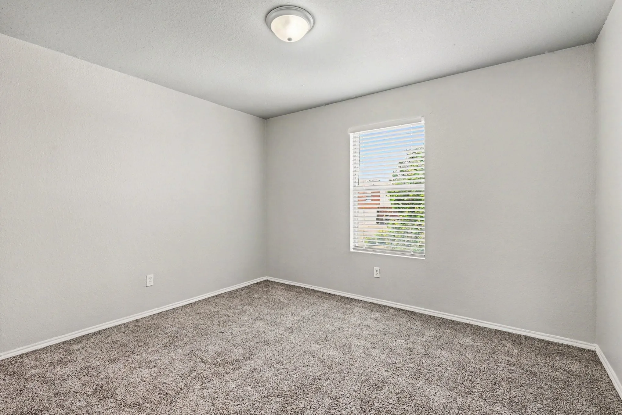 Single Family Residence For Sale in Tarrant County , 4956 Water Ridge Lane, Fort Worth, Texas 76179, 3 Bedroom, 3 Bathroom, 2 Garage spaces, 2,196 Sqft, built in 2006, mls#21270557, Real Estate Agent in Fort Worth, Homes For Sale in Tarrant county, Homes For Sale in Fort Worth, Realtor in Fort Worth Texas, Real Estate Brokerage Independent Realty Texas, Luminita Cordes Realtor