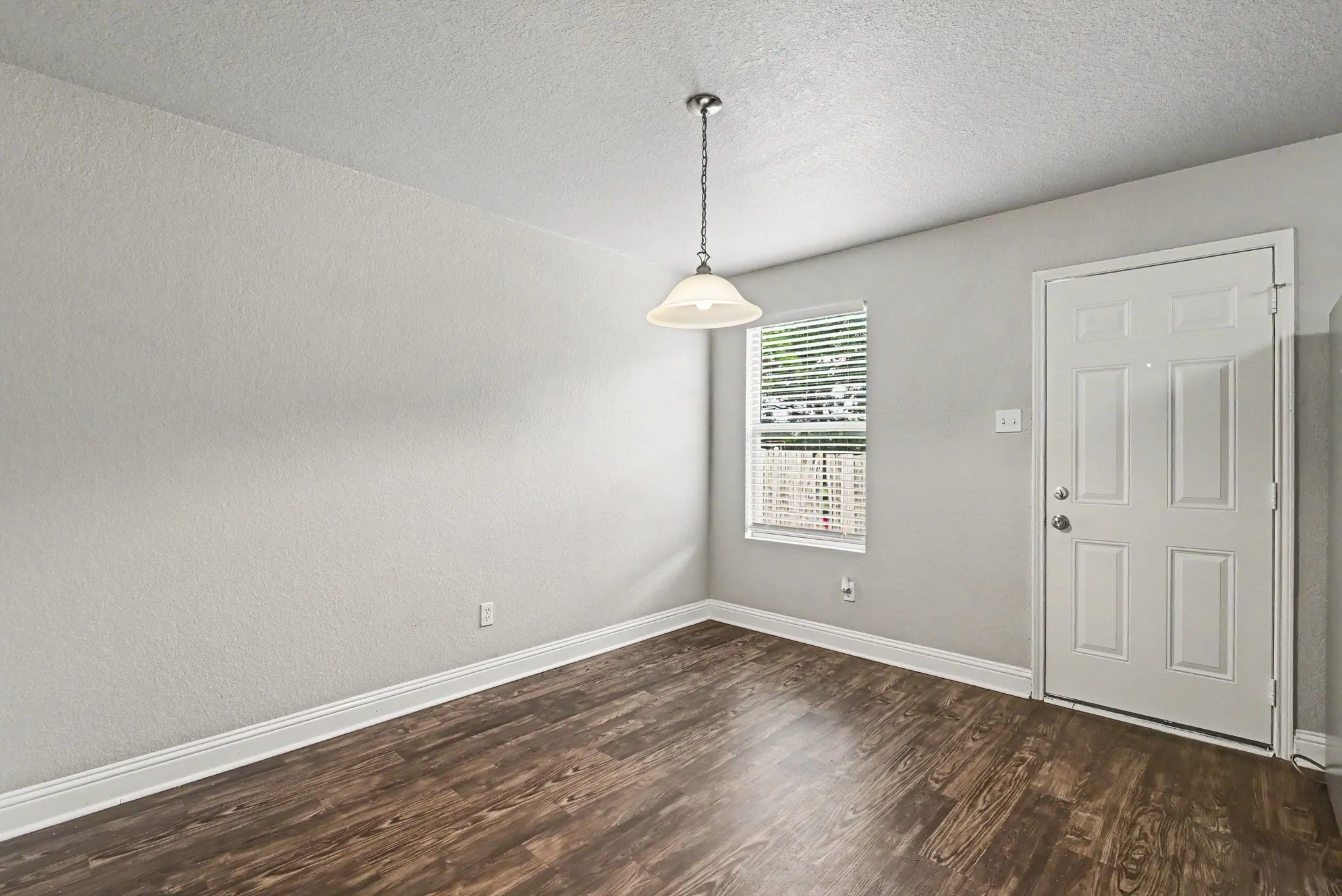 Single Family Residence For Sale in Tarrant County , 4956 Water Ridge Lane, Fort Worth, Texas 76179, 3 Bedroom, 3 Bathroom, 2 Garage spaces, 2,196 Sqft, built in 2006, mls#21270557, Real Estate Agent in Fort Worth, Homes For Sale in Tarrant county, Homes For Sale in Fort Worth, Realtor in Fort Worth Texas, Real Estate Brokerage Independent Realty Texas, Luminita Cordes Realtor