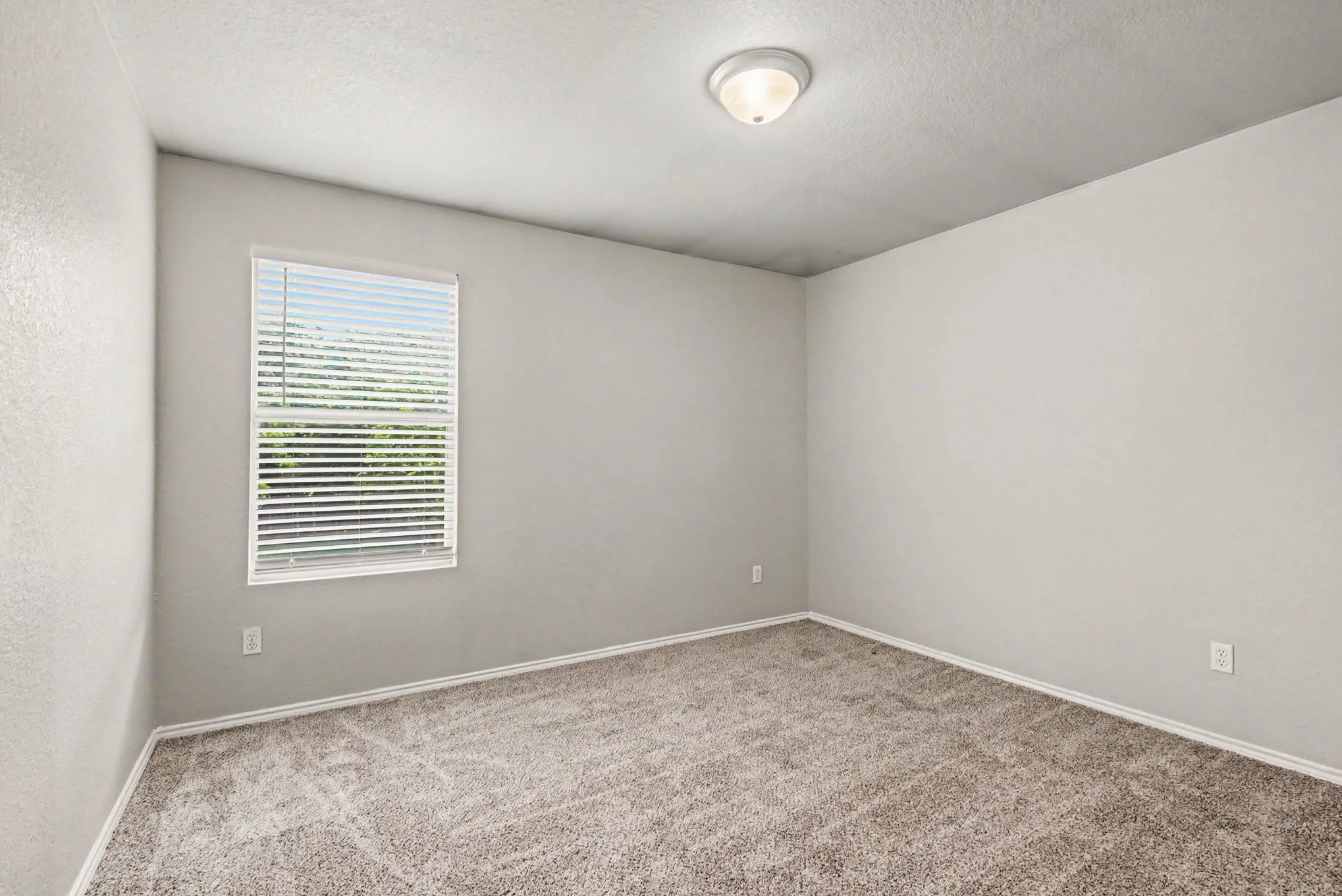 Single Family Residence For Sale in Tarrant County , 4956 Water Ridge Lane, Fort Worth, Texas 76179, 3 Bedroom, 3 Bathroom, 2 Garage spaces, 2,196 Sqft, built in 2006, mls#21270557, Real Estate Agent in Fort Worth, Homes For Sale in Tarrant county, Homes For Sale in Fort Worth, Realtor in Fort Worth Texas, Real Estate Brokerage Independent Realty Texas, Luminita Cordes Realtor
