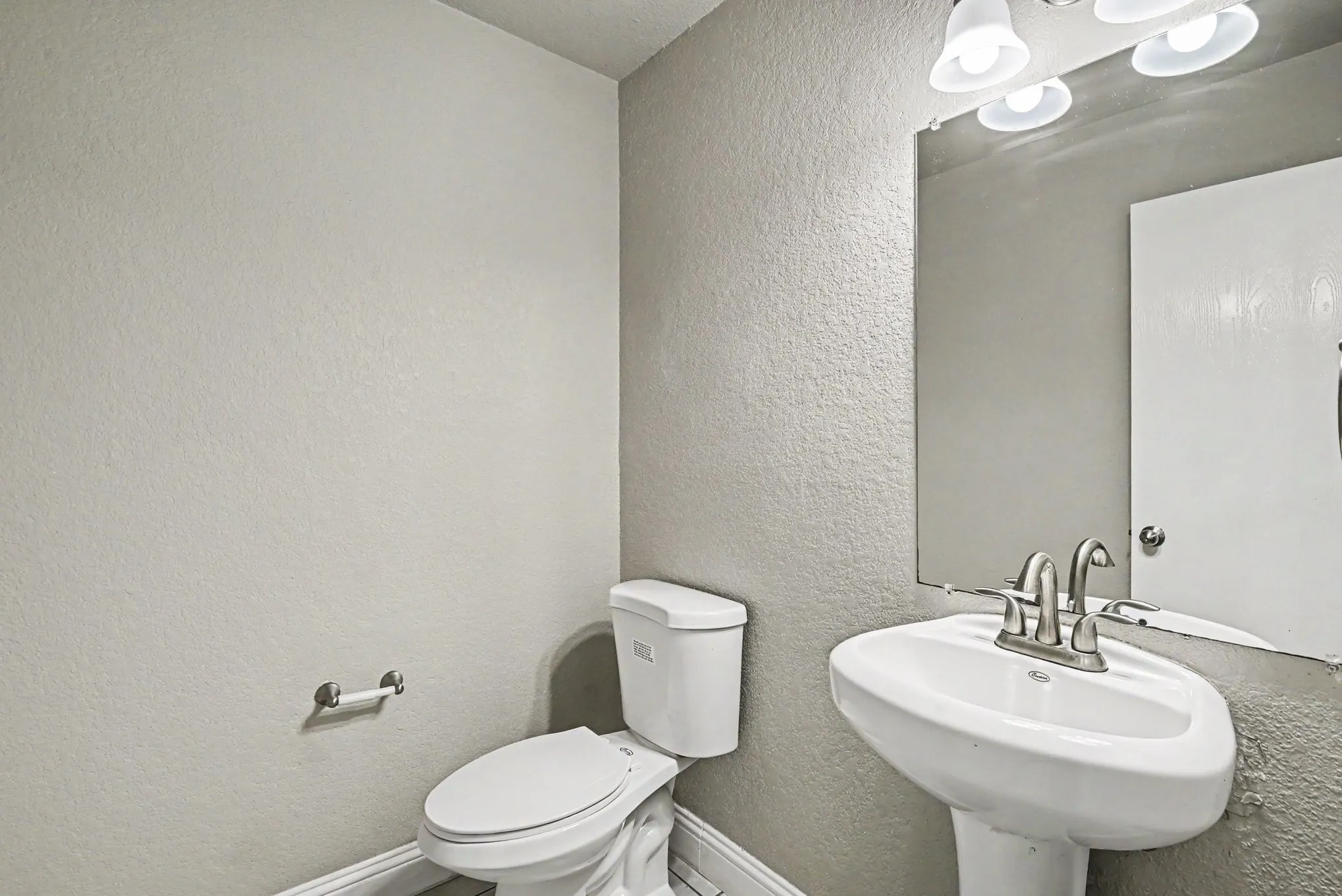 Single Family Residence For Sale in Tarrant County , 4956 Water Ridge Lane, Fort Worth, Texas 76179, 3 Bedroom, 3 Bathroom, 2 Garage spaces, 2,196 Sqft, built in 2006, mls#21270557, Real Estate Agent in Fort Worth, Homes For Sale in Tarrant county, Homes For Sale in Fort Worth, Realtor in Fort Worth Texas, Real Estate Brokerage Independent Realty Texas, Luminita Cordes Realtor