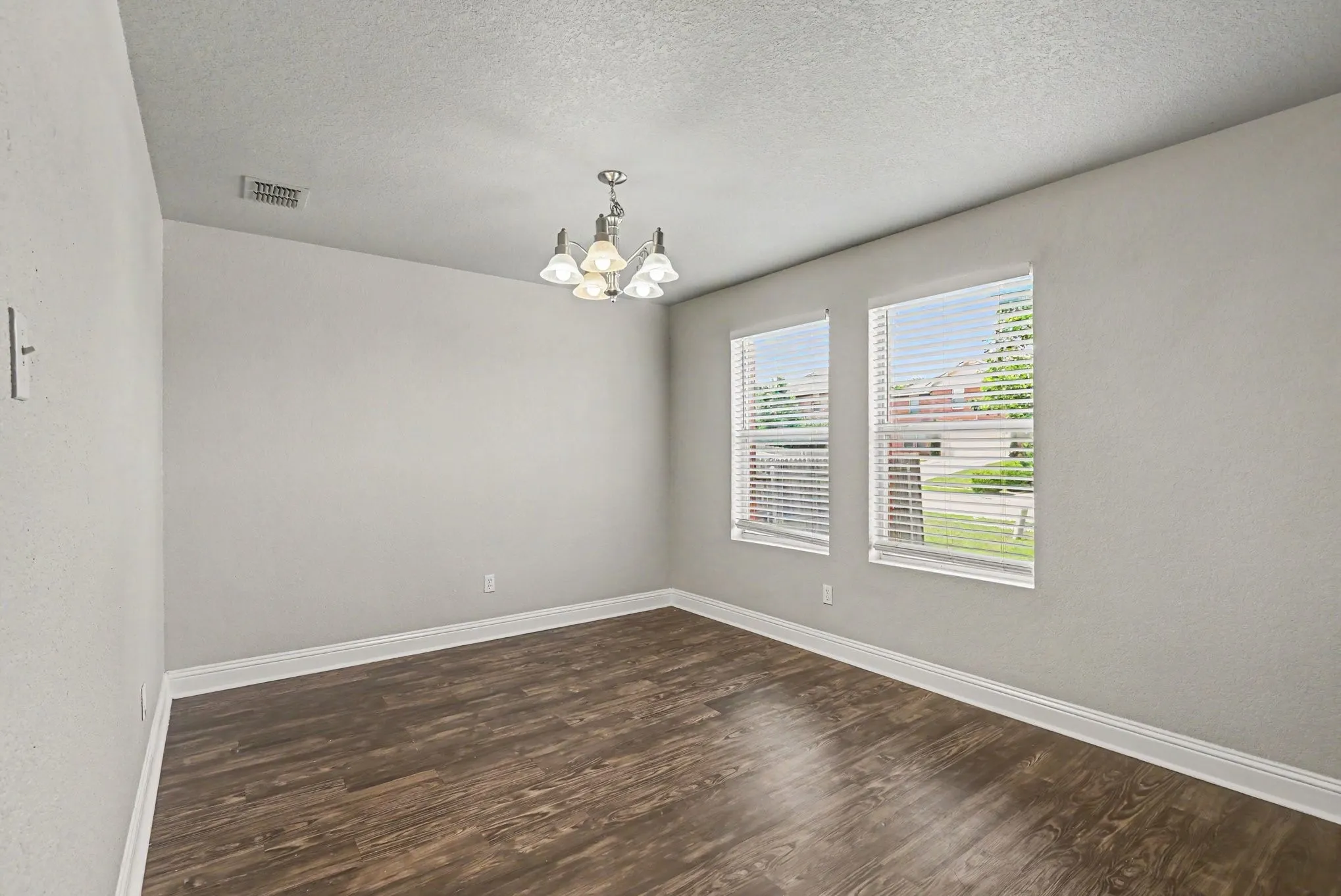Single Family Residence For Sale in Tarrant County , 4956 Water Ridge Lane, Fort Worth, Texas 76179, 3 Bedroom, 3 Bathroom, 2 Garage spaces, 2,196 Sqft, built in 2006, mls#21270557, Real Estate Agent in Fort Worth, Homes For Sale in Tarrant county, Homes For Sale in Fort Worth, Realtor in Fort Worth Texas, Real Estate Brokerage Independent Realty Texas, Luminita Cordes Realtor