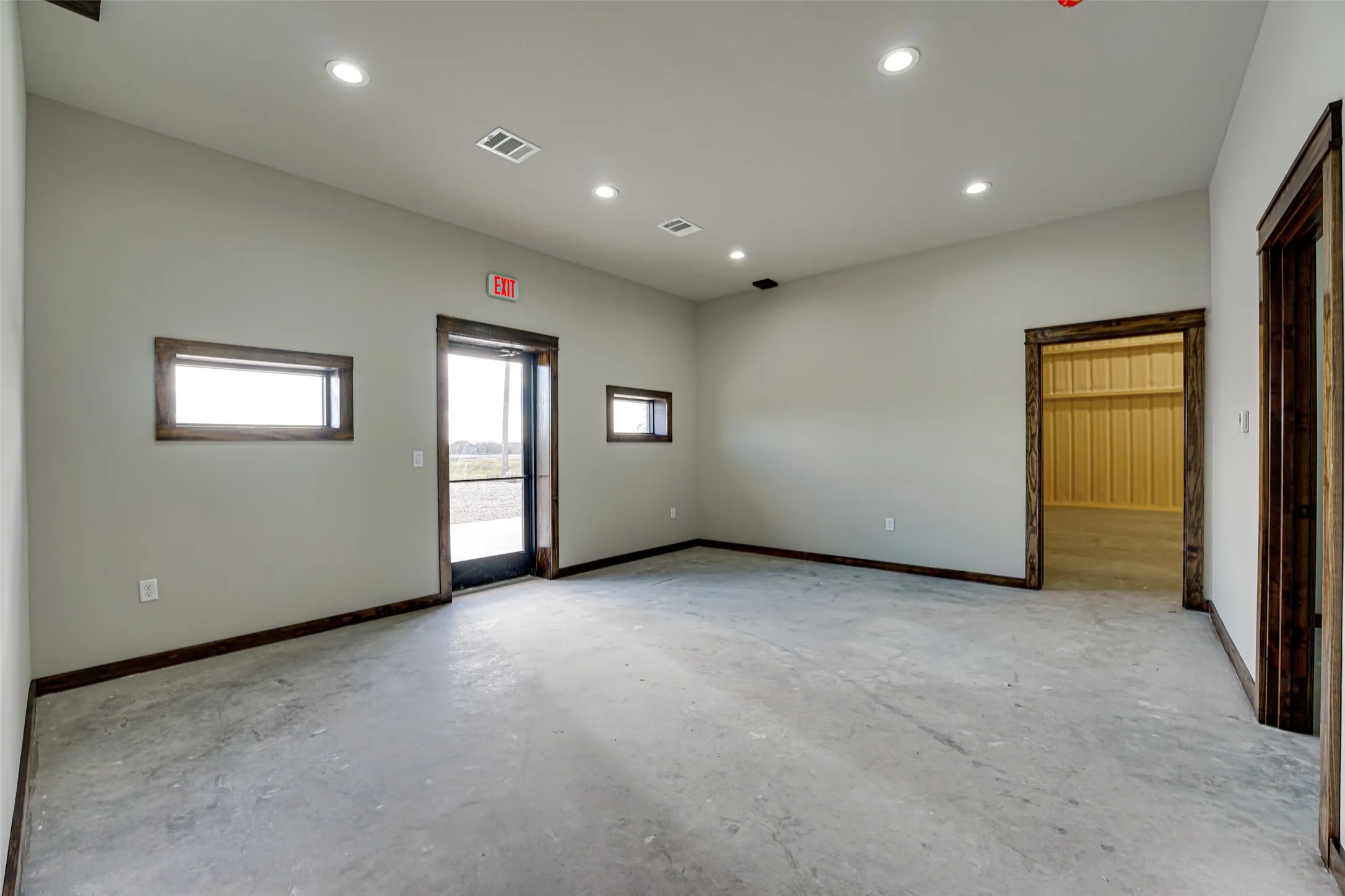 Warehouse For Rent in Hunt County , 2667-E S US Highway 69, Greenville, Texas 75402, 0, 0, Garage spaces, 0 Sqft, built in 2023, mls#21274446, Real Estate Agent in Greenville, Homes For Rent in Hunt county, Homes For Rent in Greenville, Realtor in Greenville Texas, Real Estate Brokerage Independent Realty Texas, Luminita Cordes Realtor